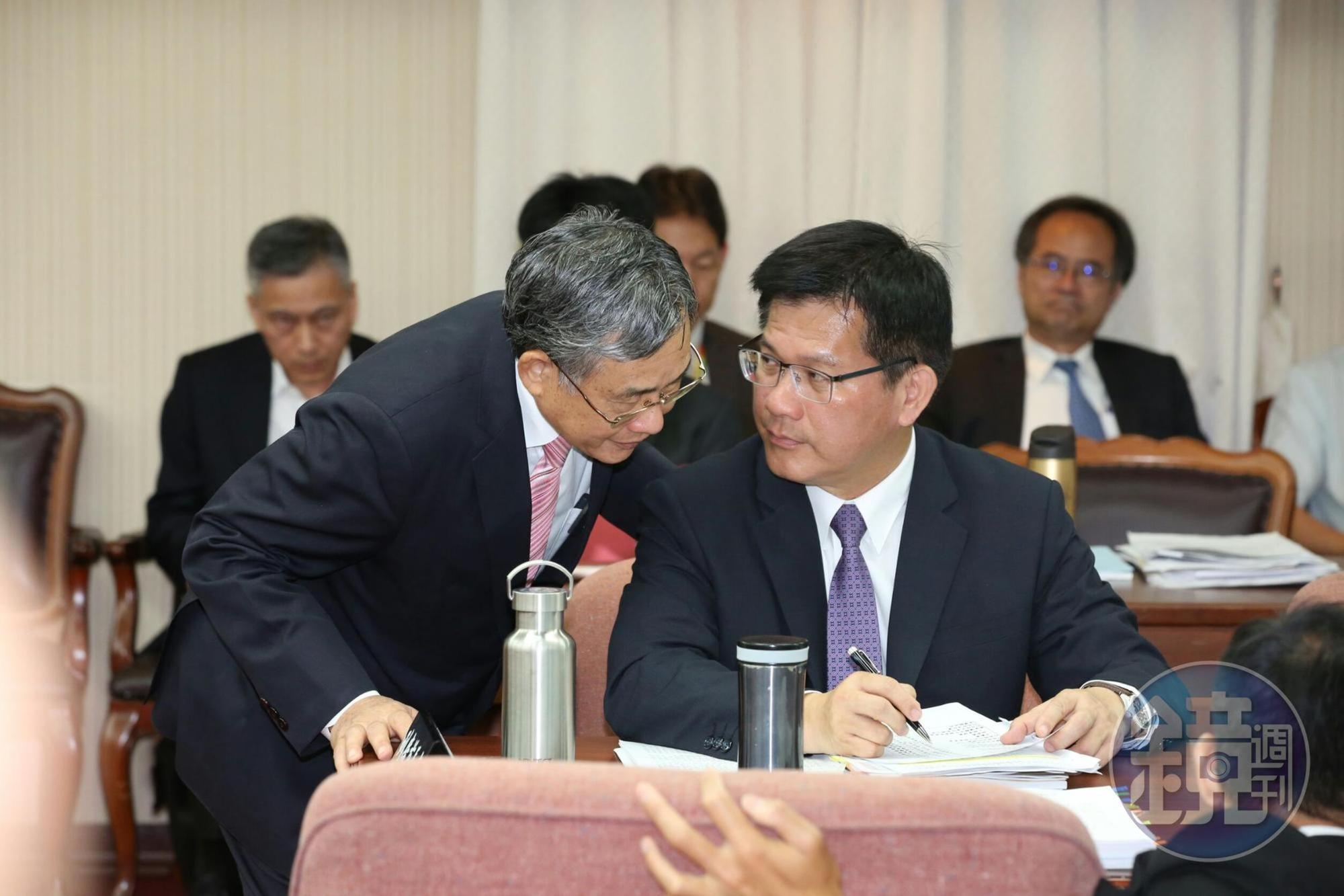 港務公司董事長吳宗榮（左）今已請辭獲准。