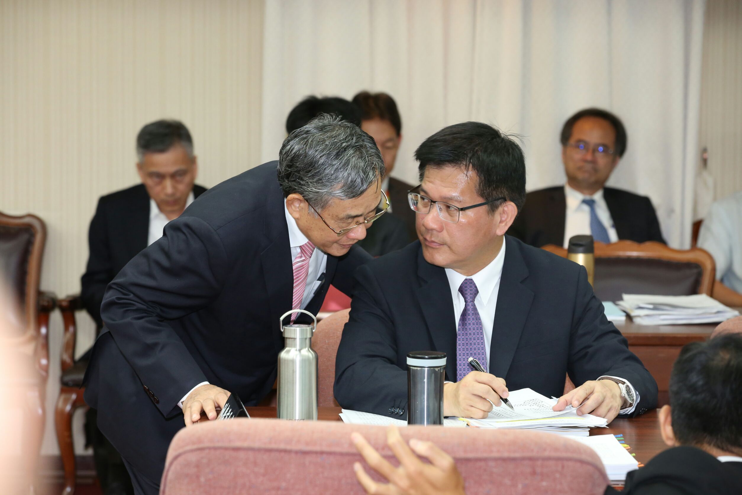 港務公司董事長吳宗榮（左）今已請辭獲准。