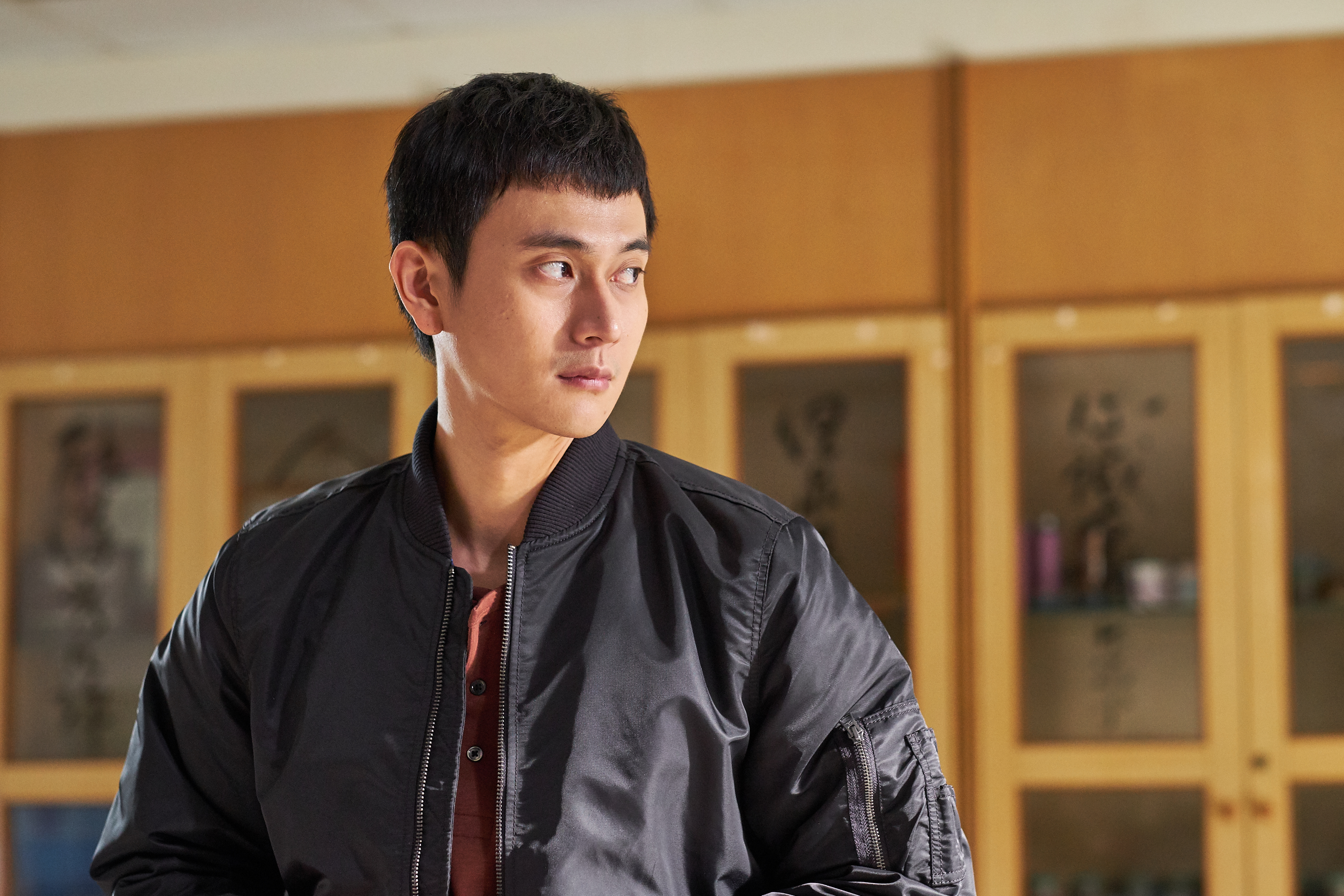 《你那邊怎樣‧我這邊ok》劉冠廷劇中飾演刑警，為了查出好兄弟之死因，決定辭掉刑警一職。（拙八郎提供提供）