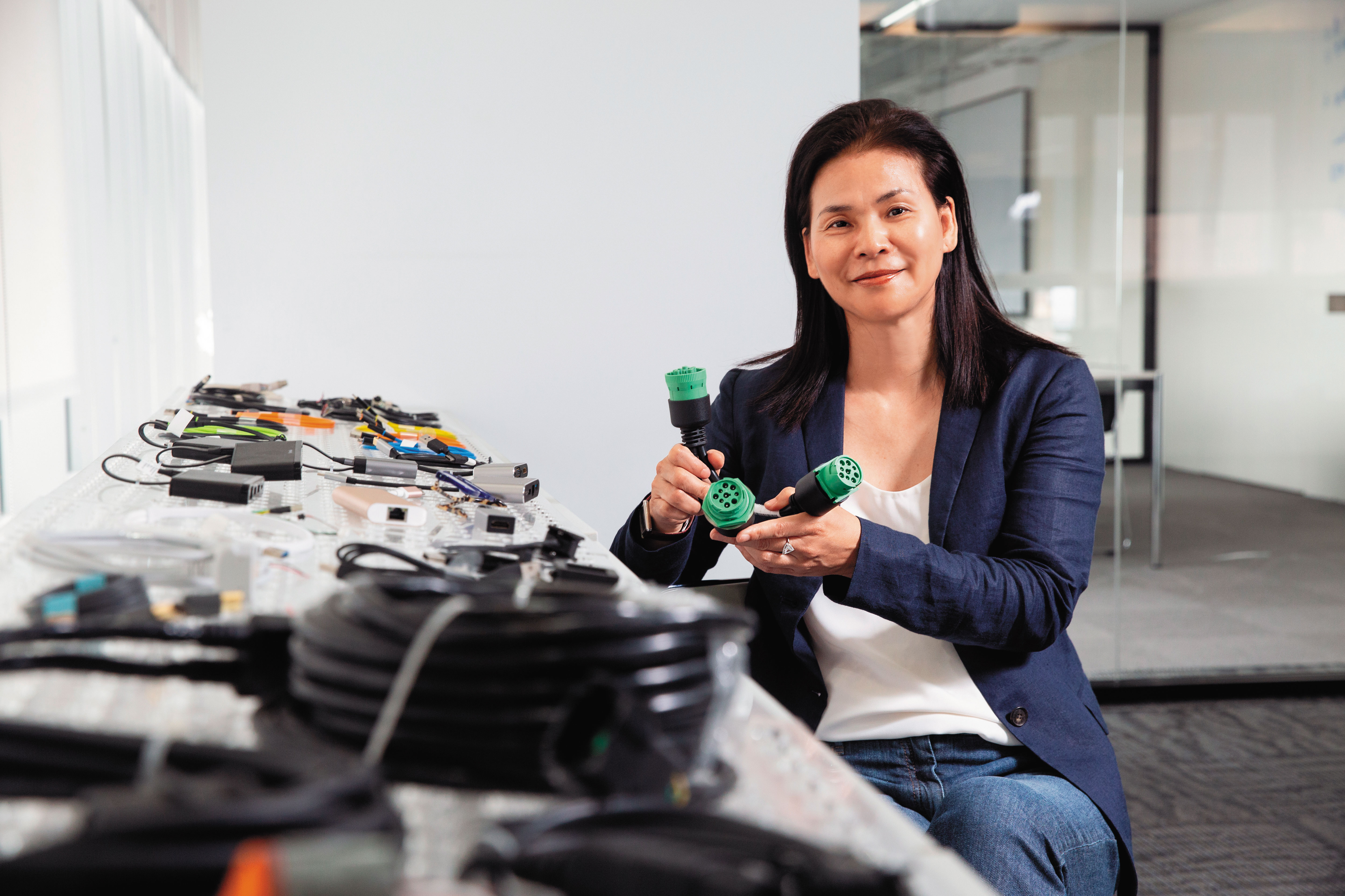 矽瑪科技董事長游素冠擅於發掘市場趨勢，從早期手機到現在的卡車電子記錄裝置連接器，她一直隨時代調整產品策略。