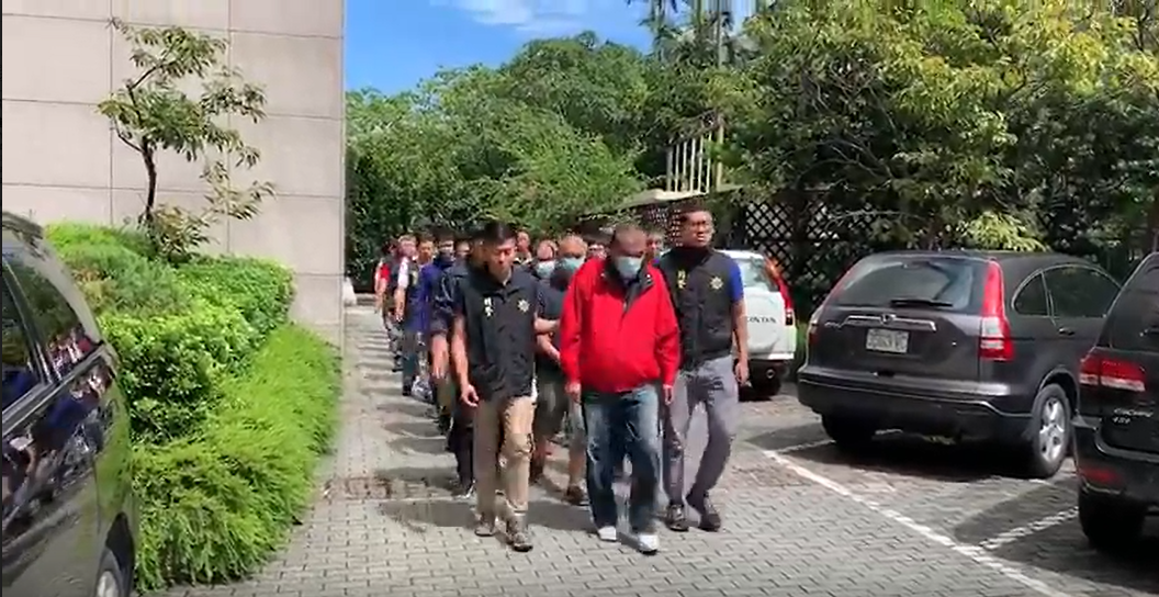 王嫌等15人遭刑事局逮捕。（翻攝畫面）