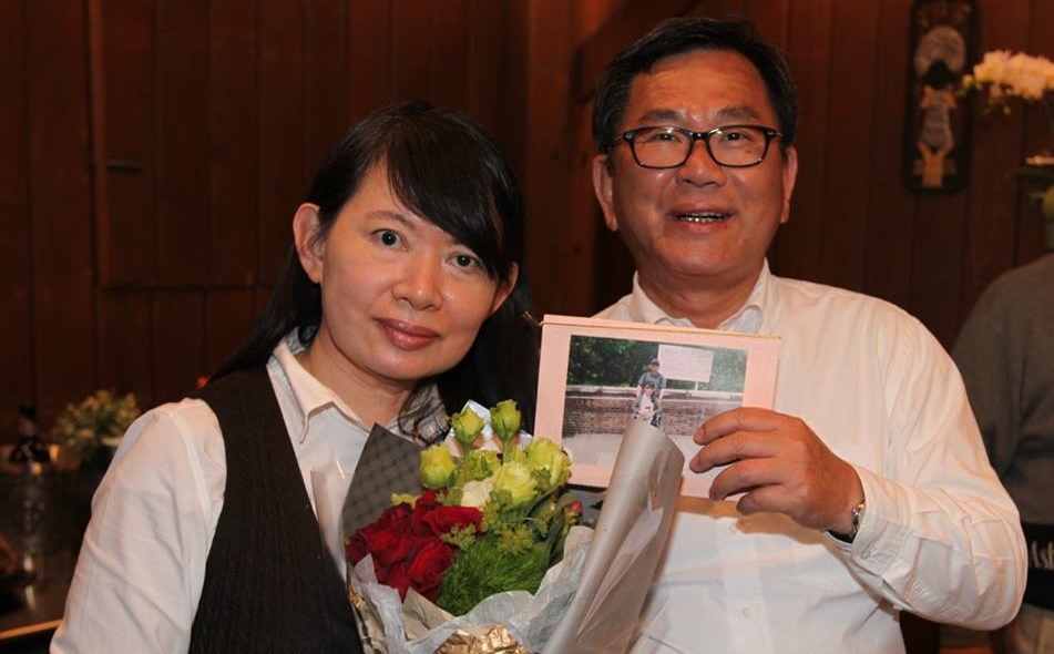 陳明文（右）上月在高鐵遺落行李箱，引發外界議論。（翻攝陳明文臉書）