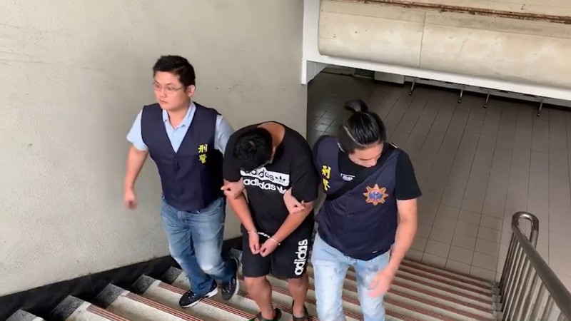 警方逮捕開設毒品分裝廠的的范姓嫌犯。（翻攝畫面）
