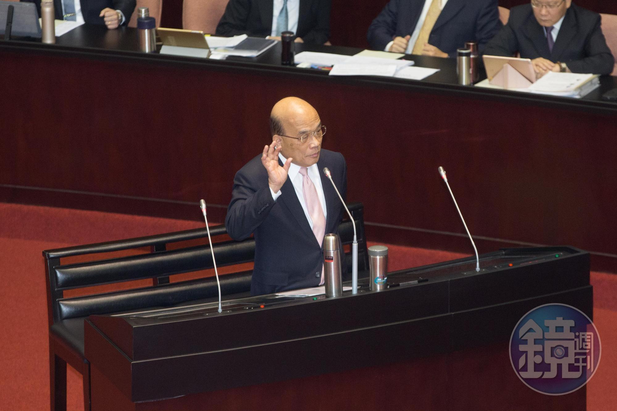 對2位消防員喪生,蘇貞昌說政府更應該檢討有哪些地方有公安疑慮,也要加強消防員的裝備。