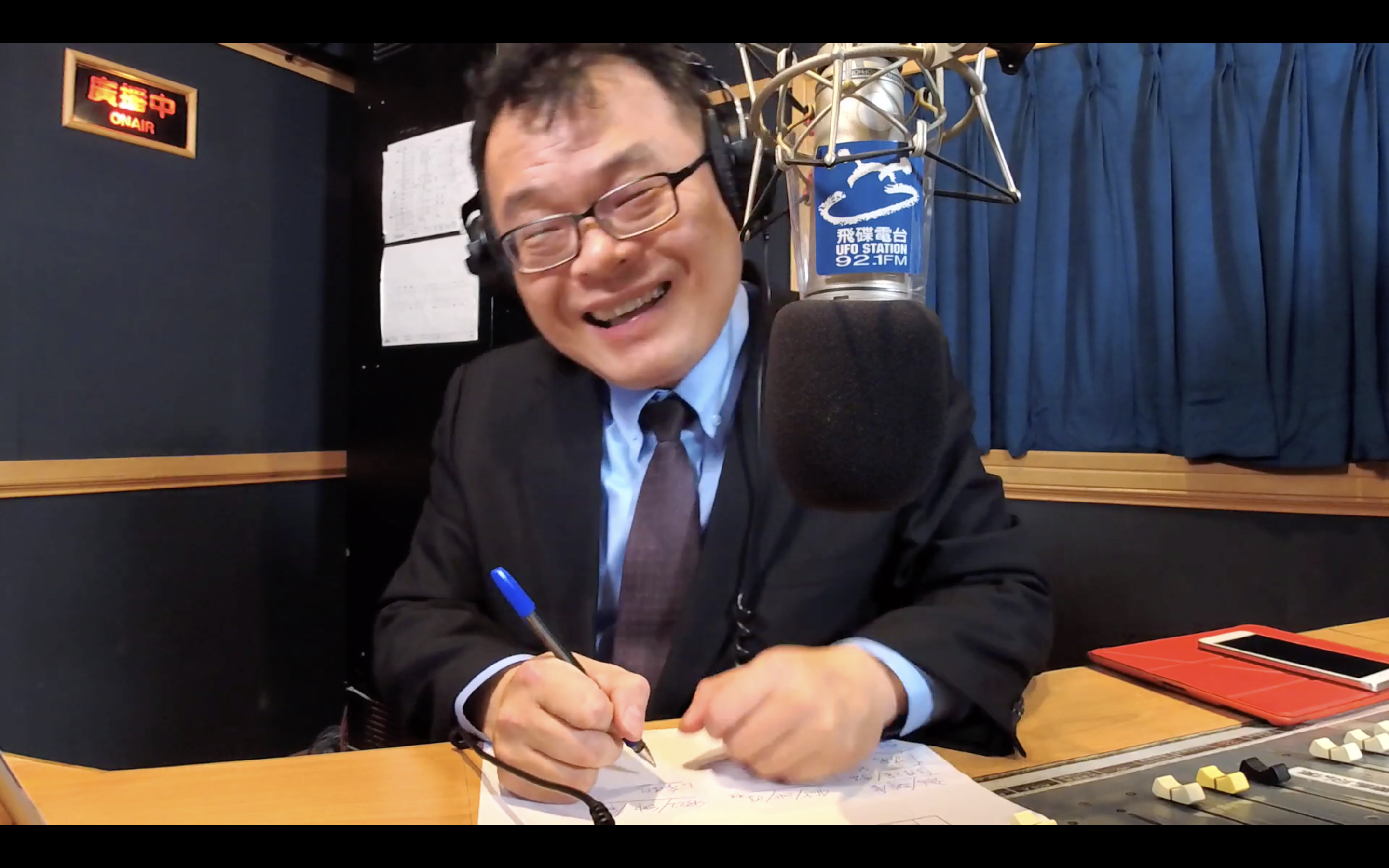 資深媒體人陳揮文在直播中爆料，有電視圈女星曾「下海」賣春還拍三級片。（翻攝陳揮文頻道）