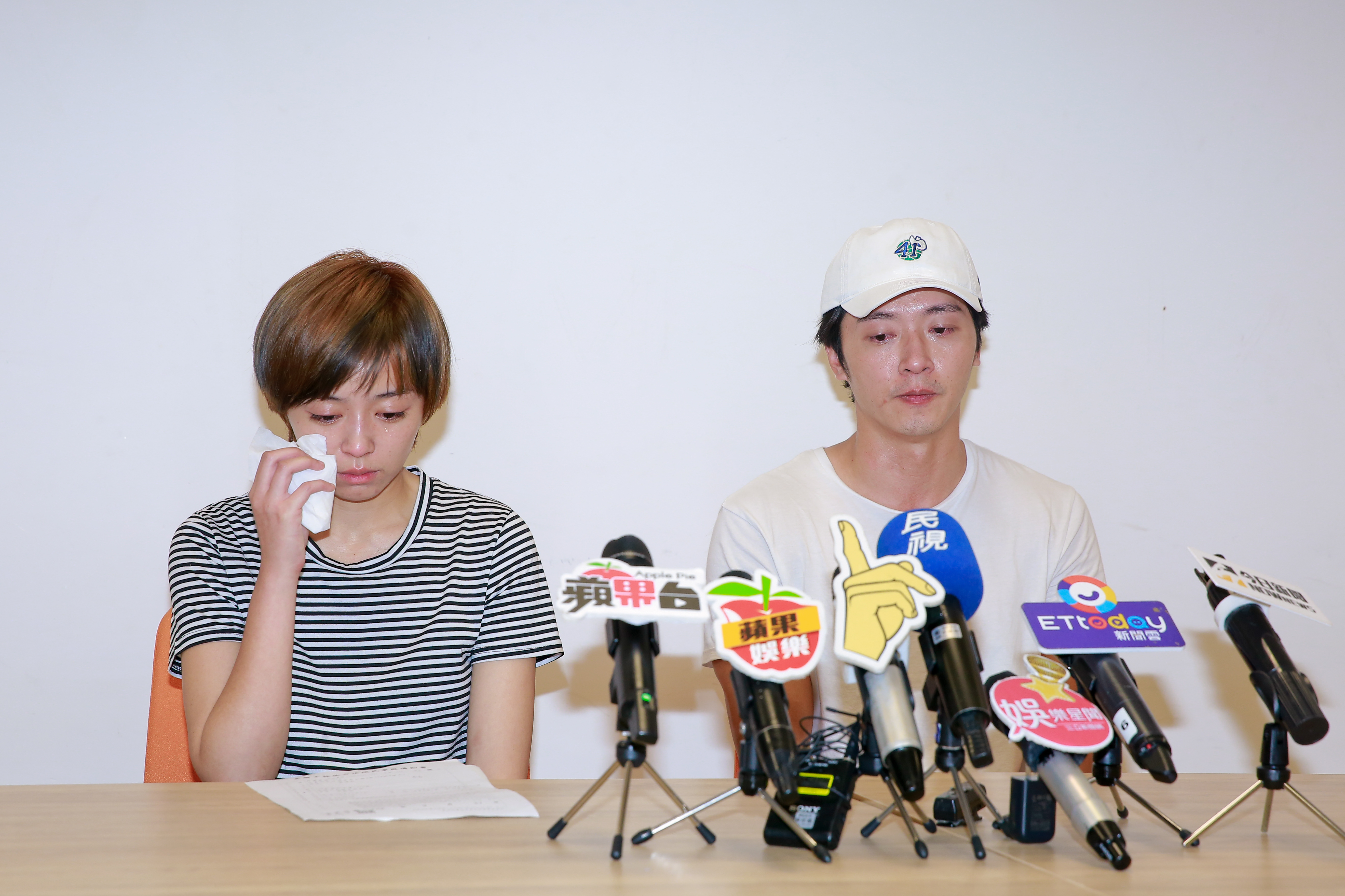 王瞳和馬俊麟昨（3日）落淚開記者會說明「侵門踏戶」始末。