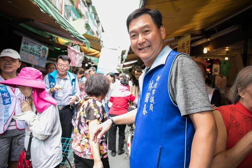 林國春遭綠營指控任用統促黨胡志偉擔任助理，他在臉書反擊綠營才跟胡交好。（翻攝自林國春臉書）