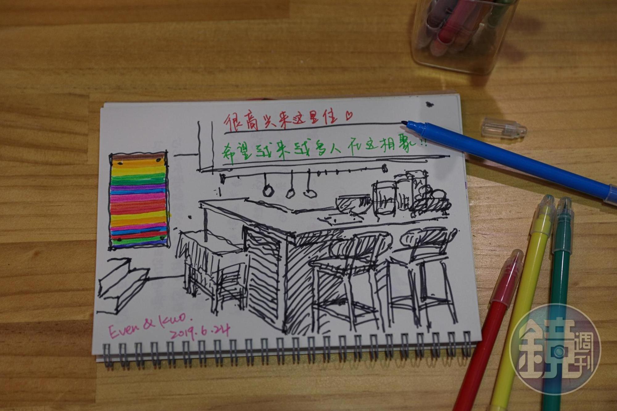 店內的手繪本，許多旅客這裡留言並畫圖。