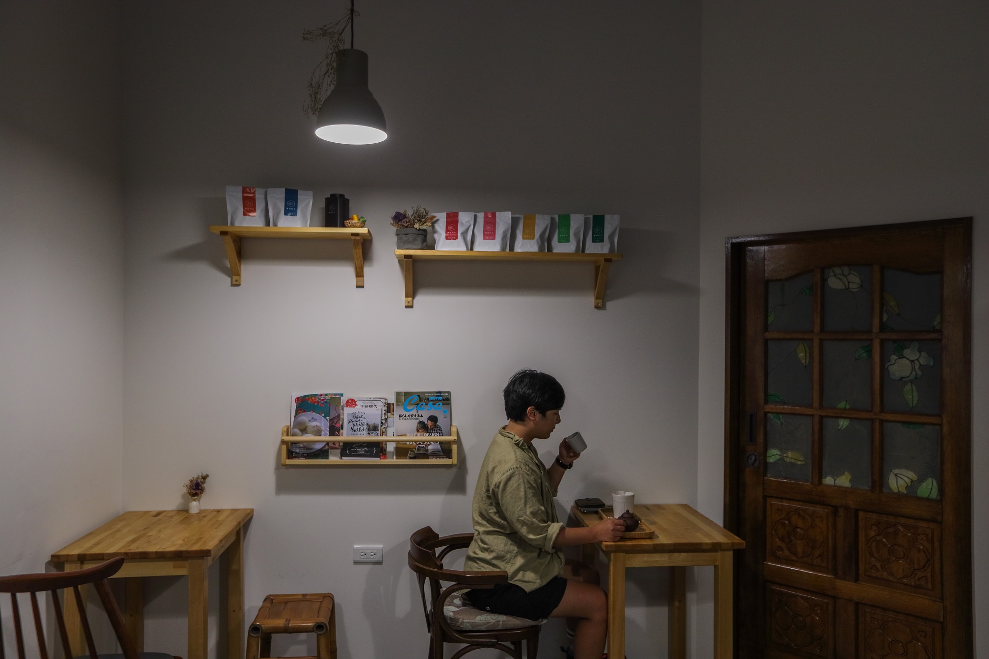 這兒適合一人品茶，也可以跟普敦詢問選茶的建議。