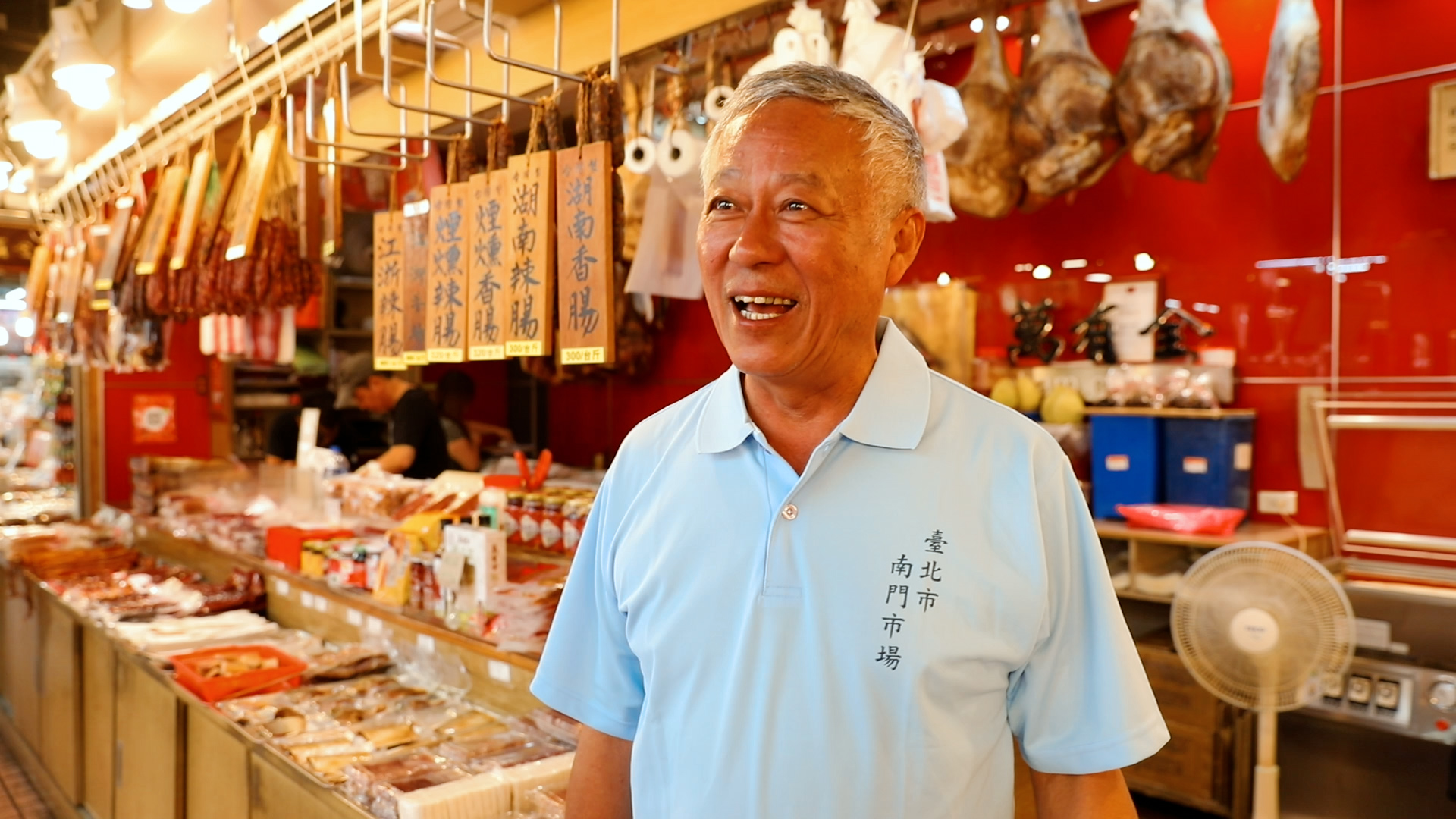 「萬有全手工金華火腿」老闆田種禾希望老顧客繼續照顧南門中繼市場的生意。