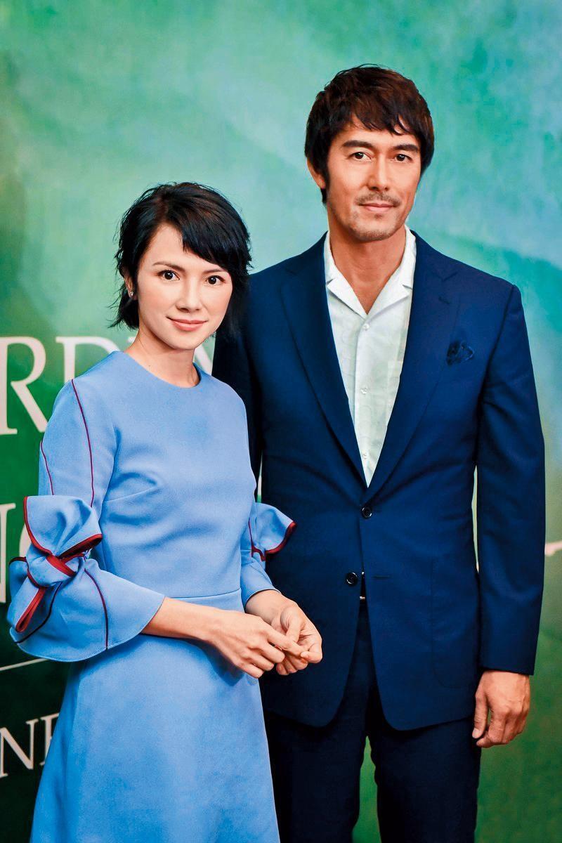 跨國合作的《夕霧花園》結合金馬影后李心潔(左)、阿部寬(右)等堅強陣容,由台灣導演林書宇執導。(HBO Asia提供)