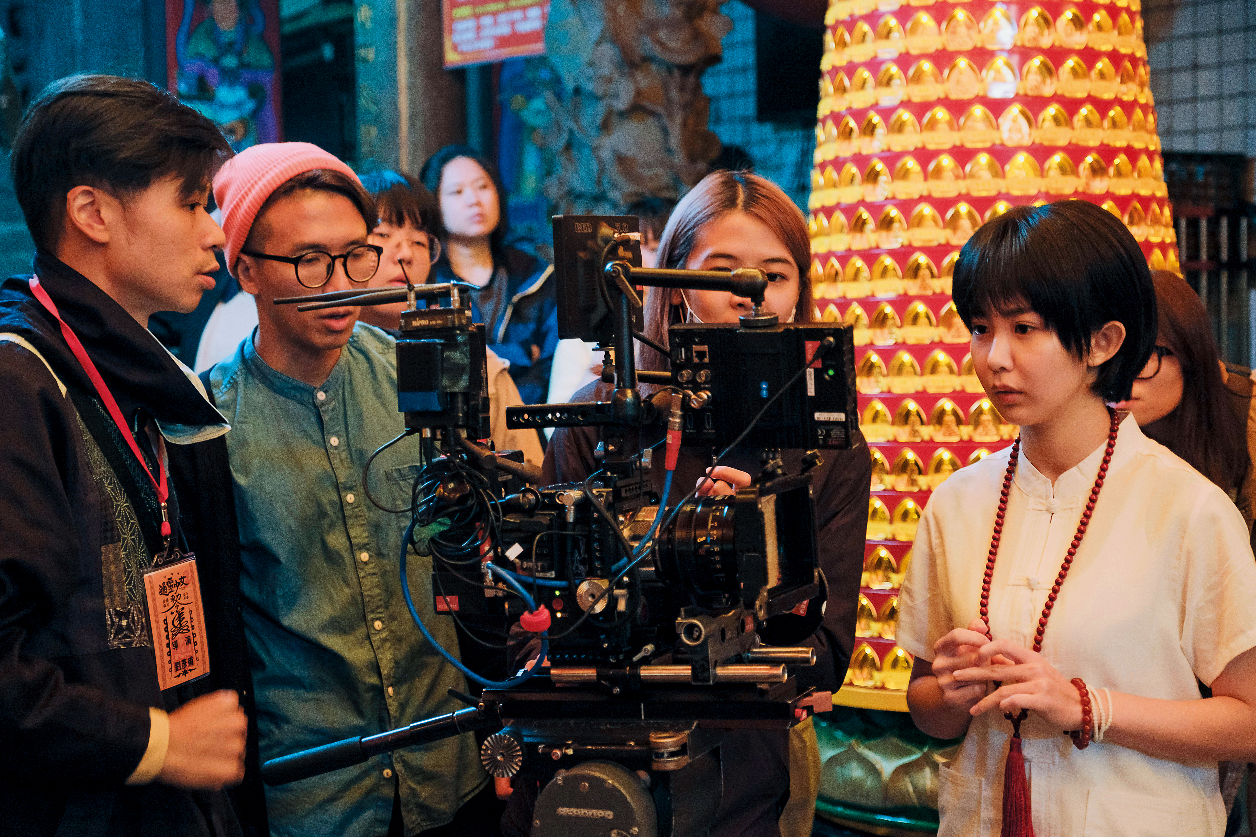 郭書瑤（右）飾演的通靈仙姑「謝雅真」頗受歡迎，今年推出續集《通靈少女2》，改由劉彥甫執導（左）。（HBO Asia提供）