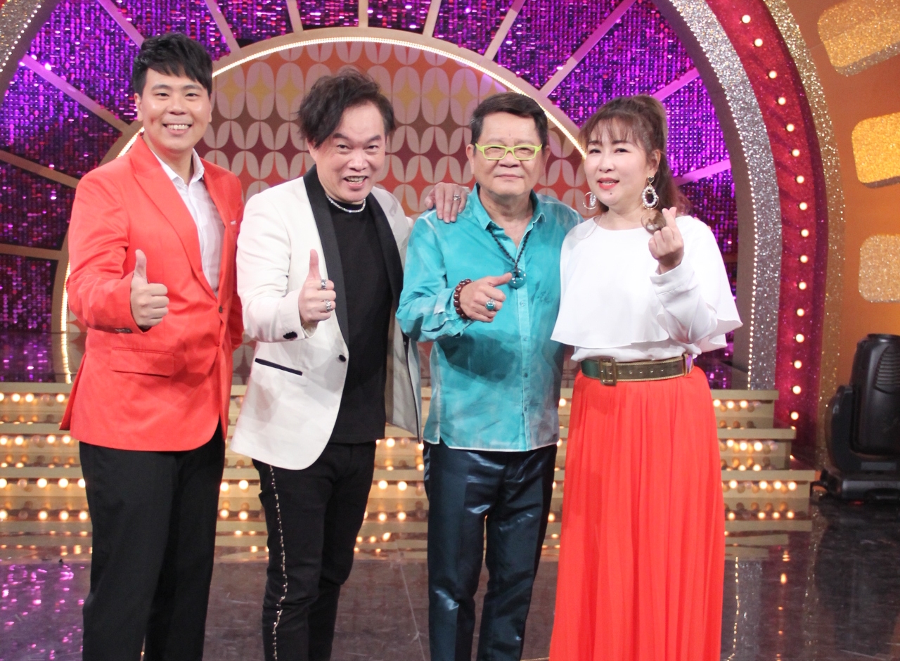 鄭進一與康康日前登上年代MUCH點唱綜藝《MUCH金點秀》。（年代提供）