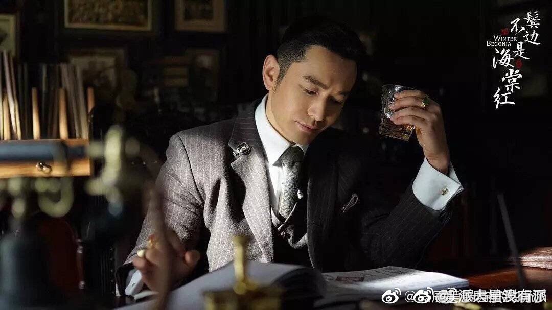黃曉明看到《延禧攻略》幕後原班人馬打造新戲非常喜歡，加上搭上人氣女星佘詩曼，覺得接這一檔戲劇對人氣極有幫助。（翻攝自佘詩曼微博）