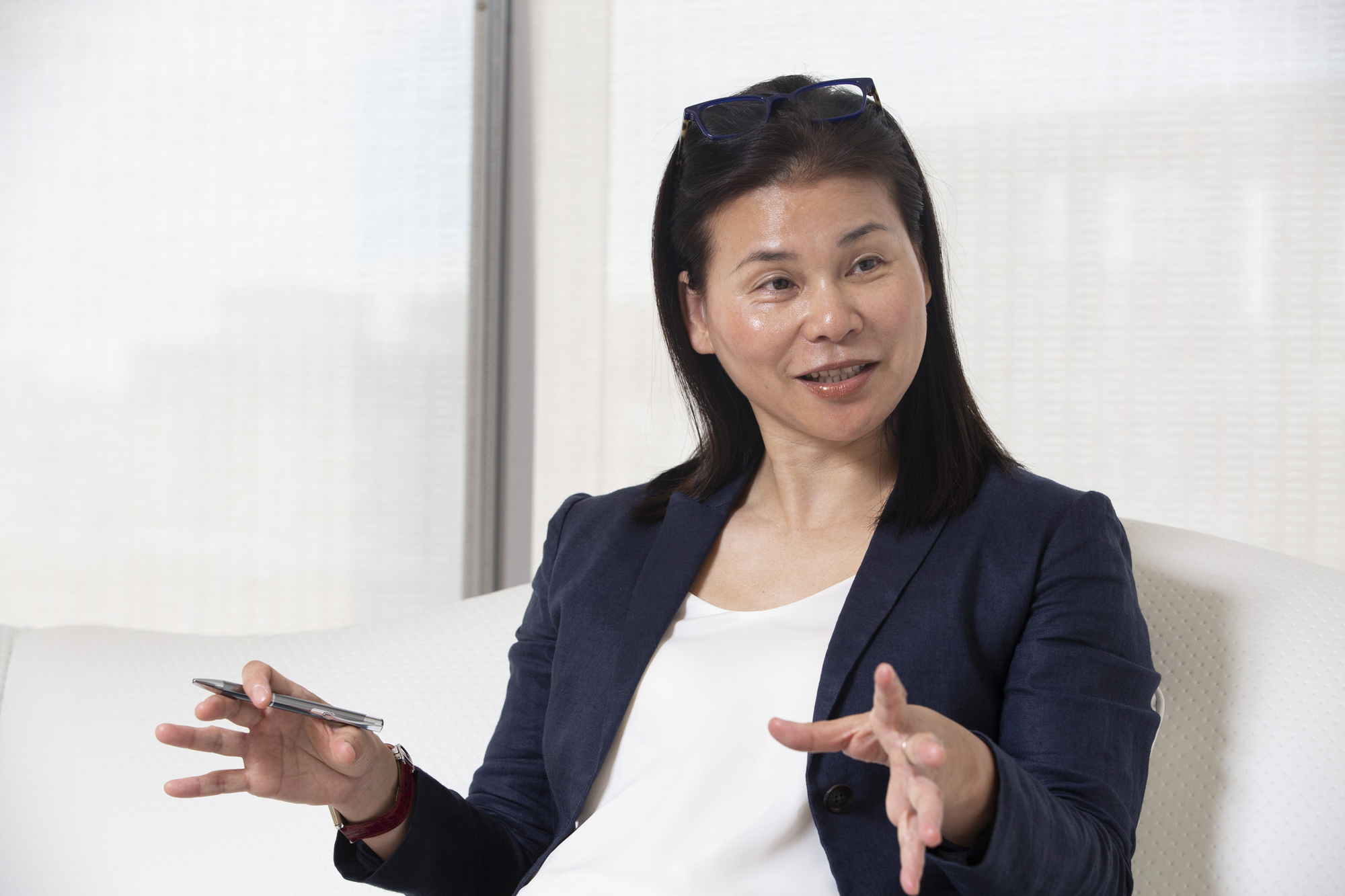 游素冠出身貧困，磨出抗壓性與韌性，在公司營收數字腰斬時仍能保持正向，尋求新的發展可能。