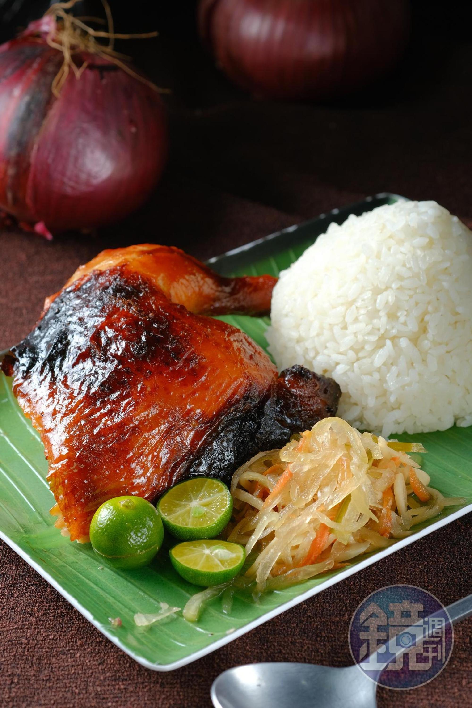 菲式快餐內容簡單,一肉一菜一湯,加上白飯吃到飽。「香草雞腿」淋上酸桔汁,配上淺漬木瓜絲格外清爽。(150元/份)