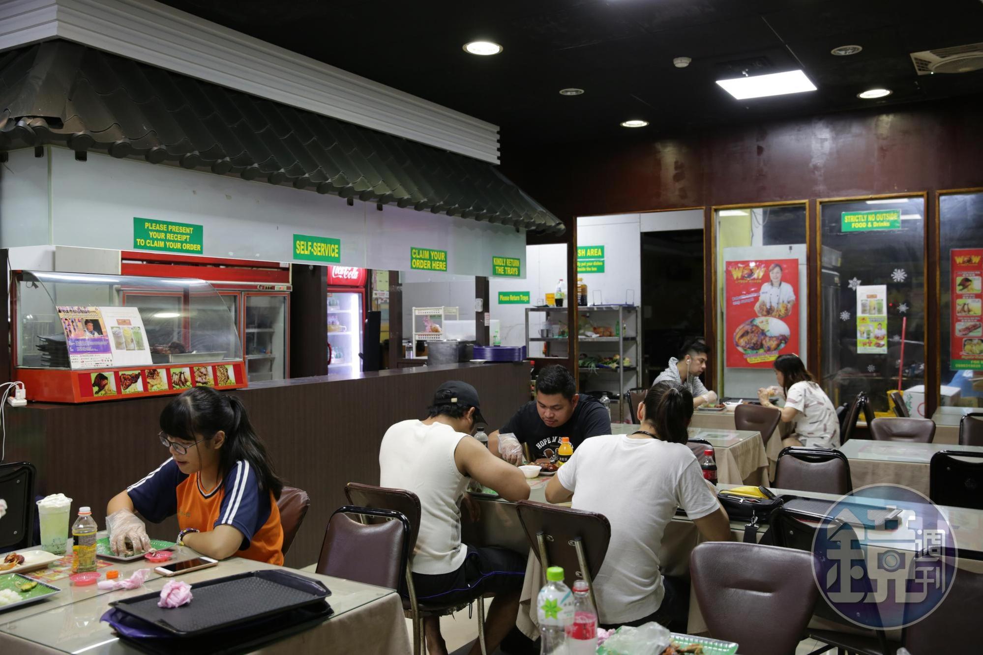 店內主要客群是菲律賓人,標示也都是英文。