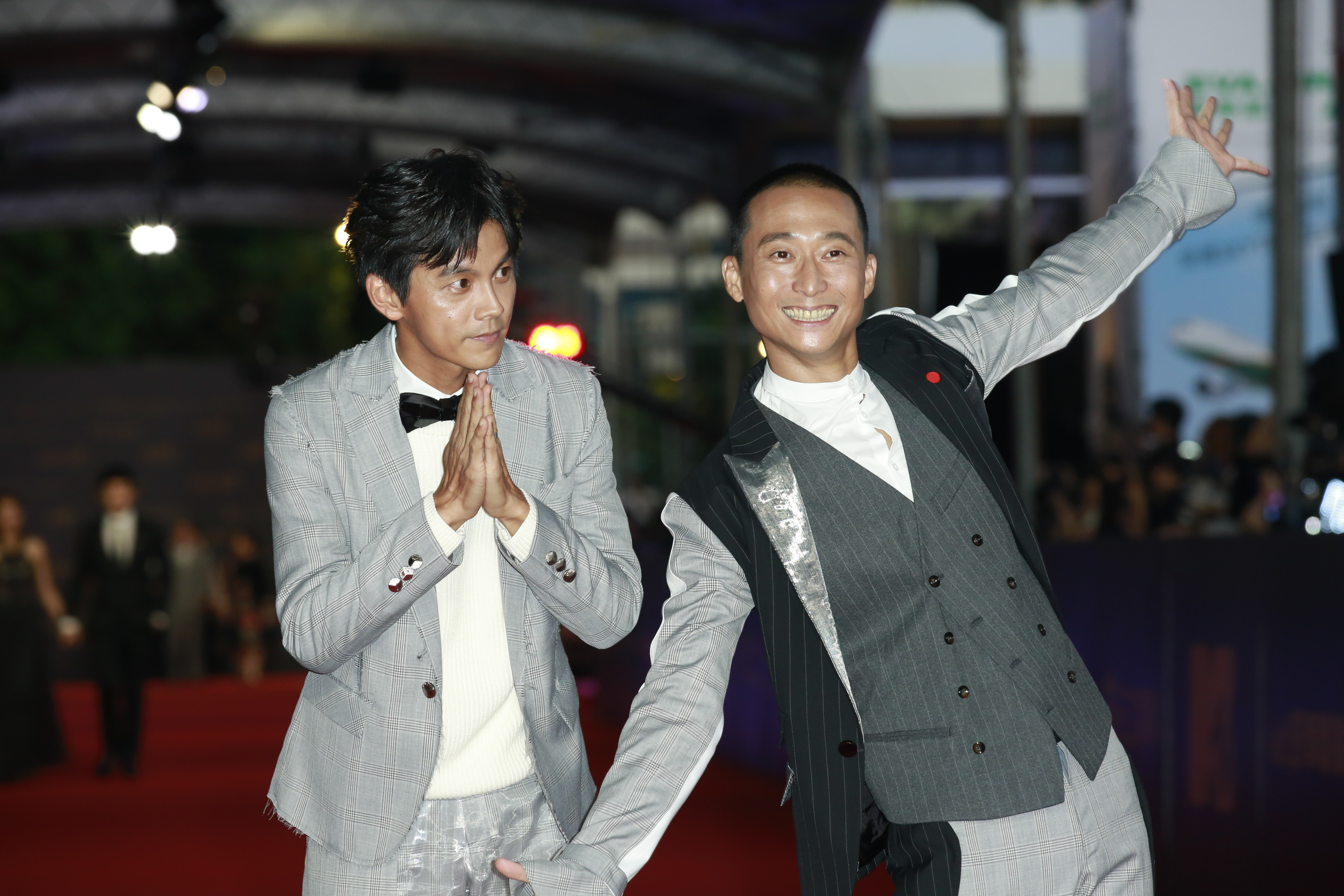 阿翔滿臉尷尬，和一旁歡樂自在的浩子呈現鮮明對比。