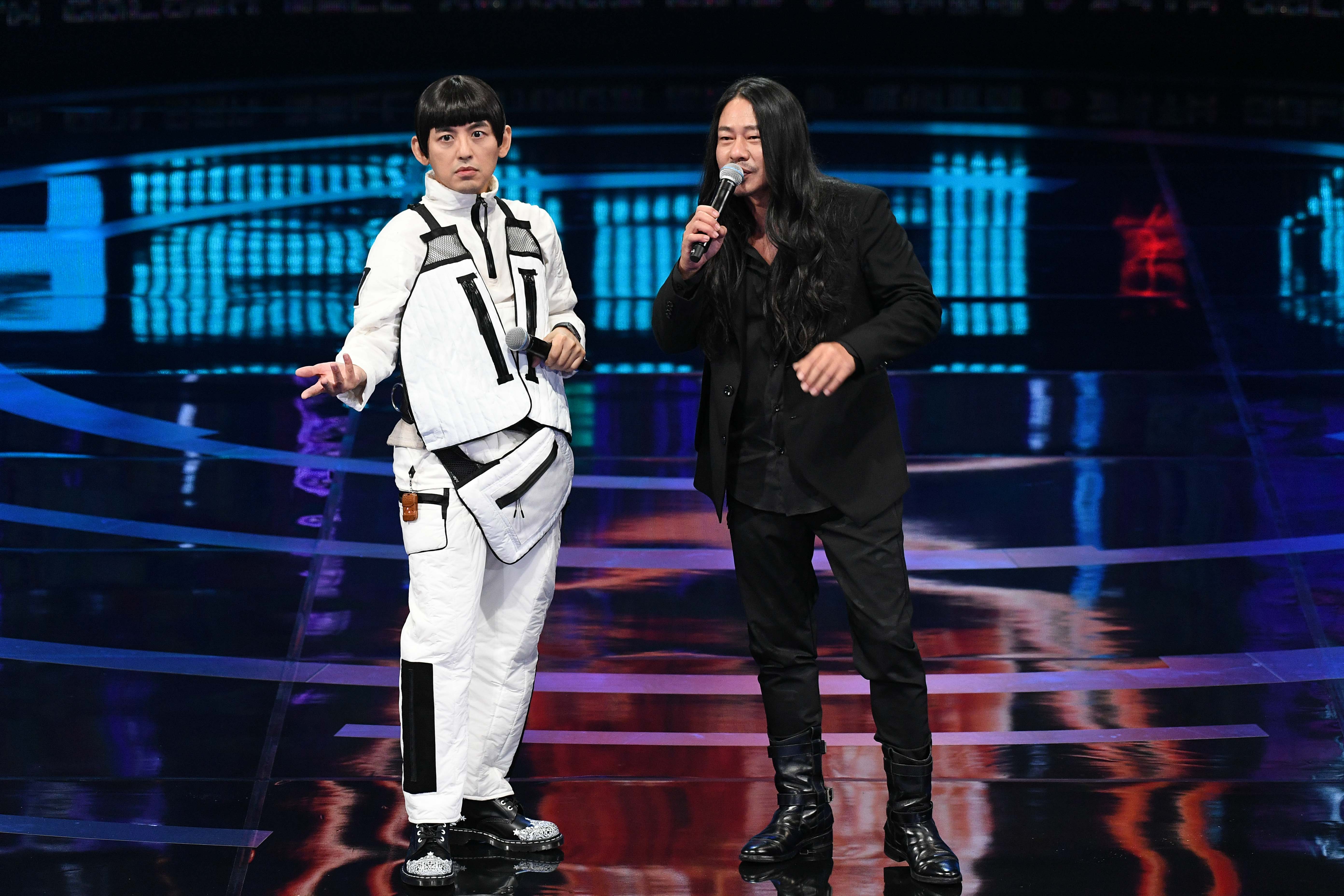 乱彈阿翔串場主持，黃子佼笑稱曾虧他主持表現，沒想到竟入圍了，自己打自己臉。（三立提供）