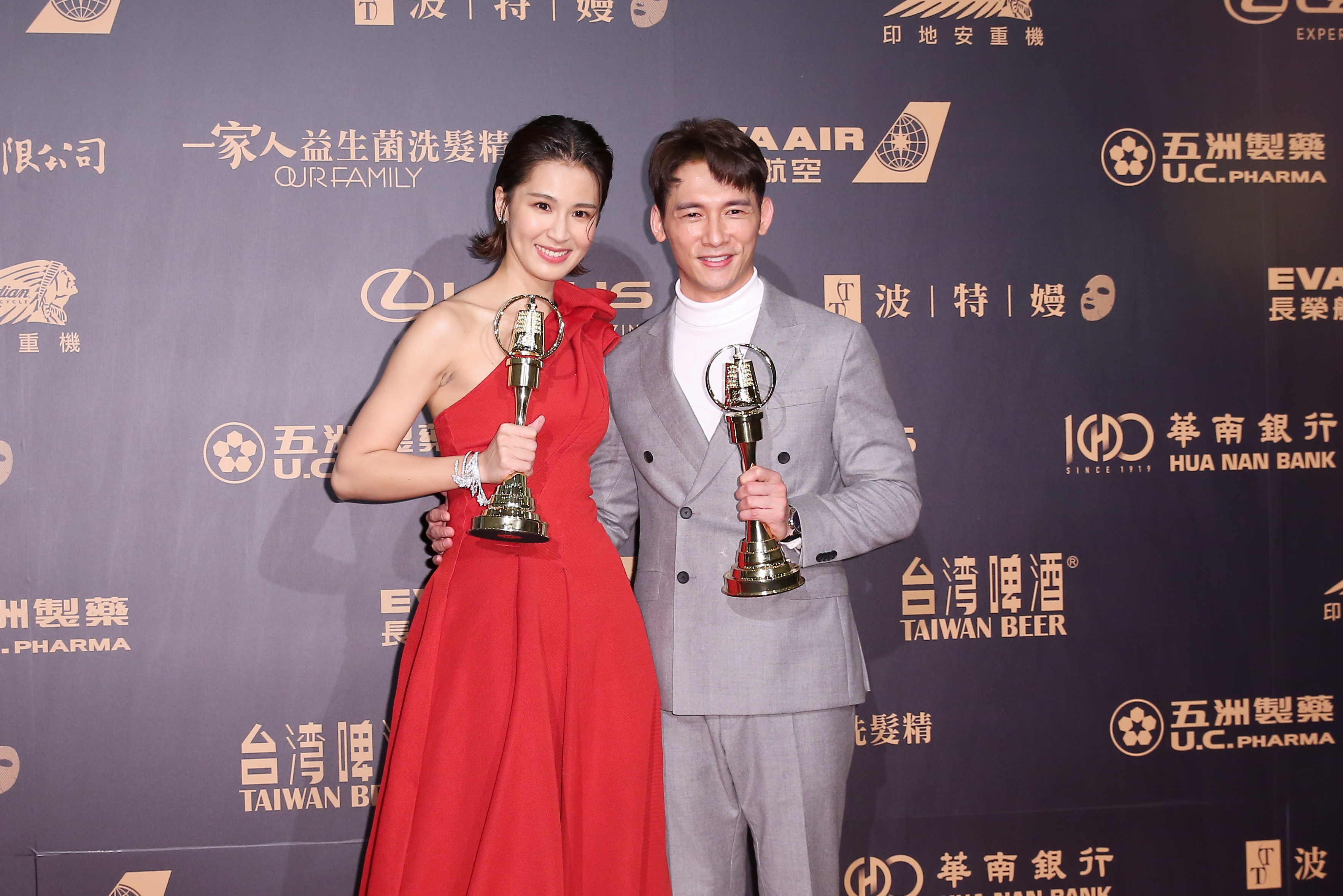 溫昇豪跟曾沛慈均以《我們與惡的距離》獲得第54屆電視金鐘獎戲劇節目女配角、男配角。