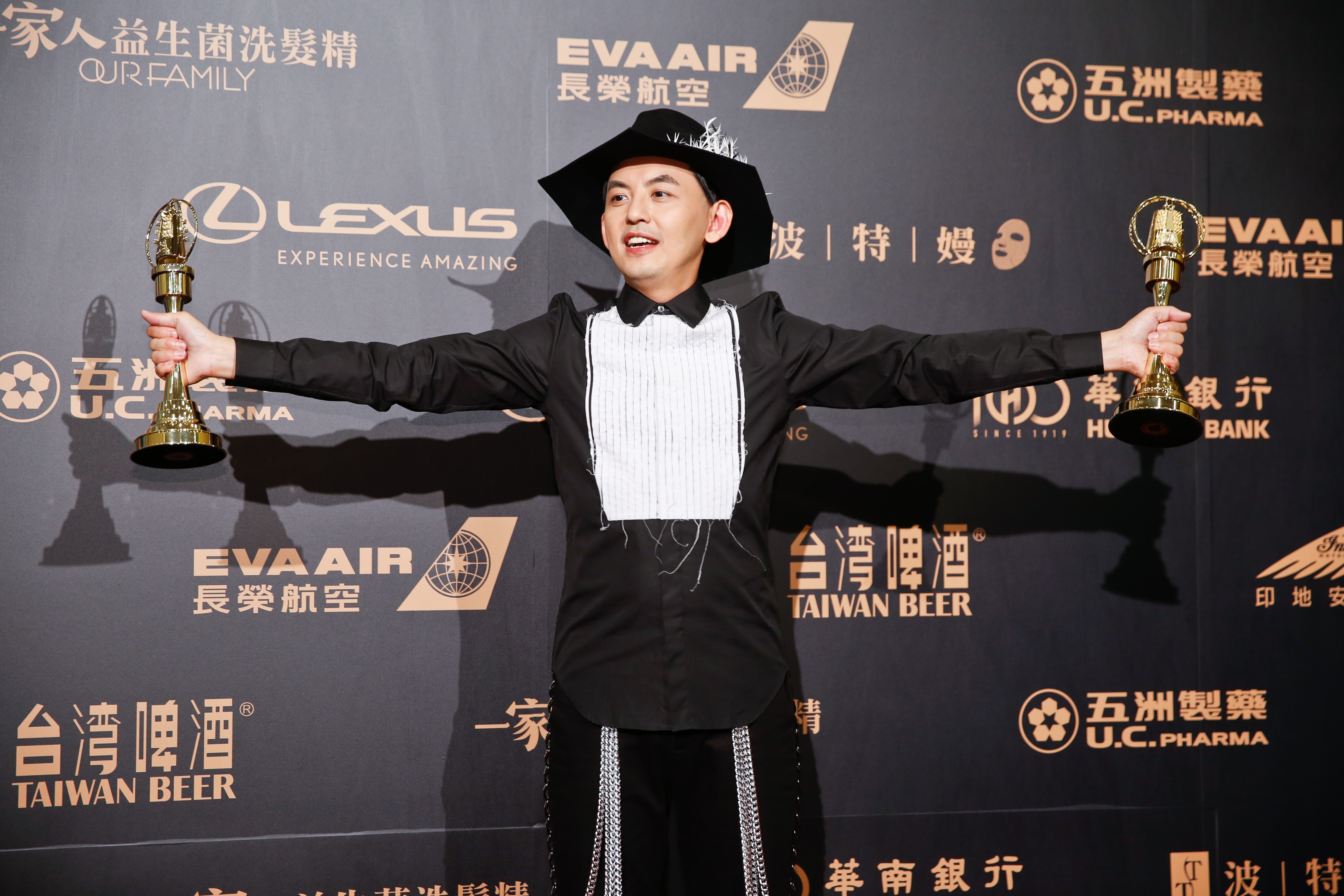 黃子佼與吳姍儒搭檔《一呼百應》獲得本屆電視金鐘獎最佳益智及實境節目主持人獎。