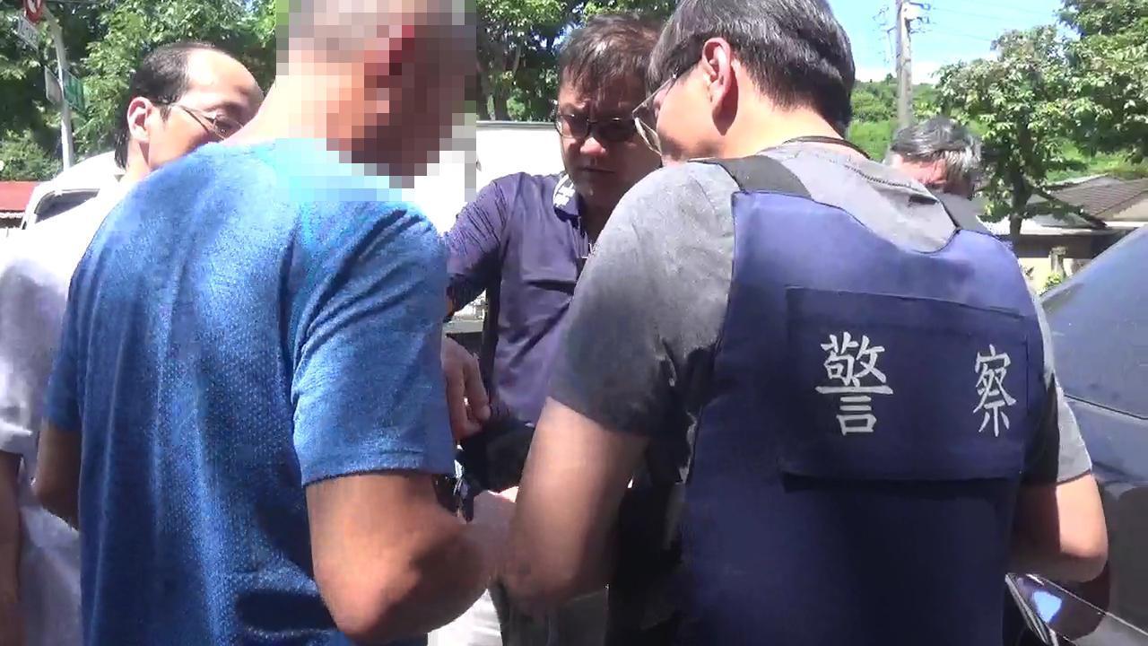 警方逮捕治平對象成員。（刑事局提供）