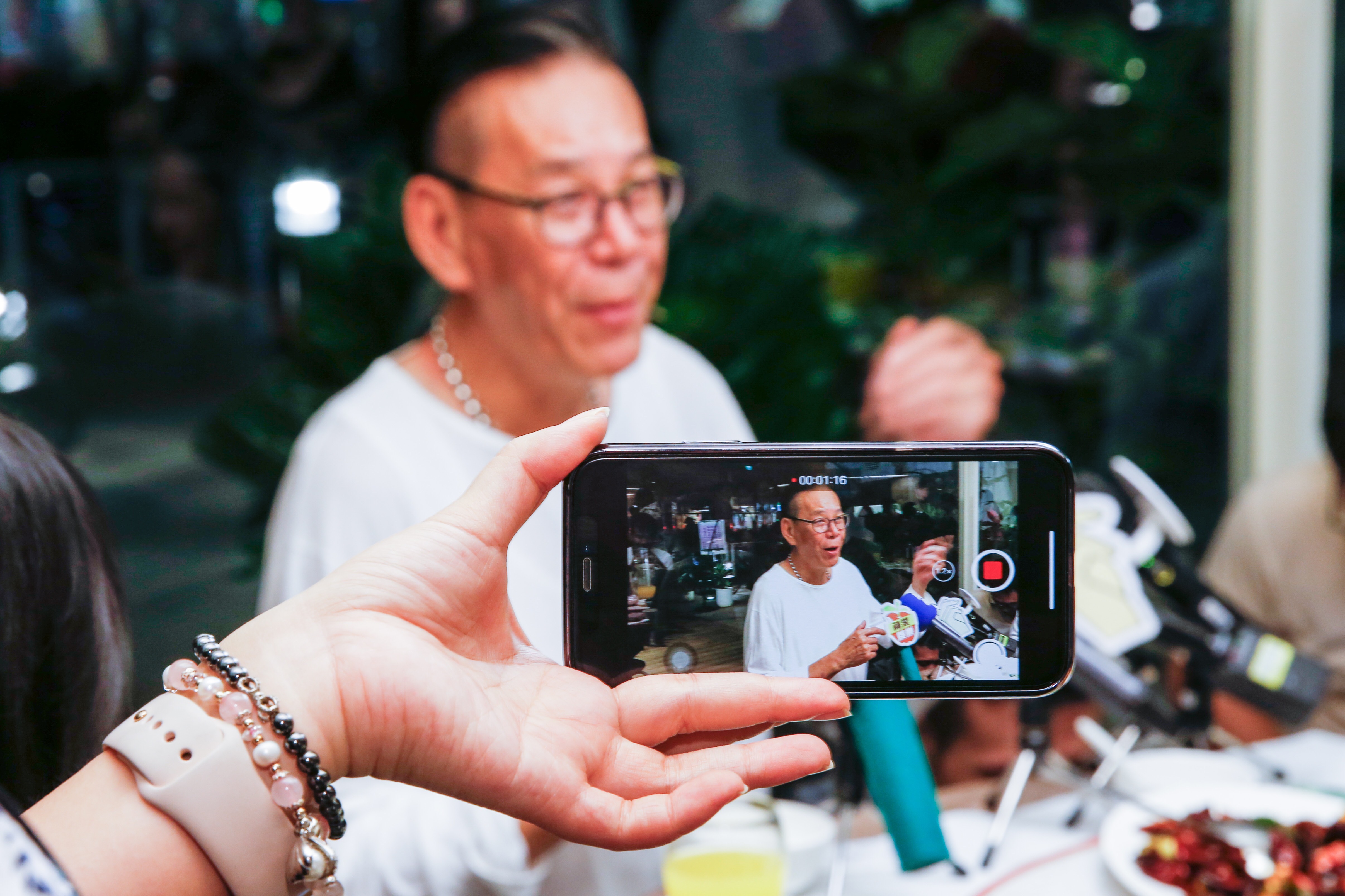 龍劭華不否認現今個性較為收斂，轉捩點就是多年前飆罵金鐘評審惹人厭開始。