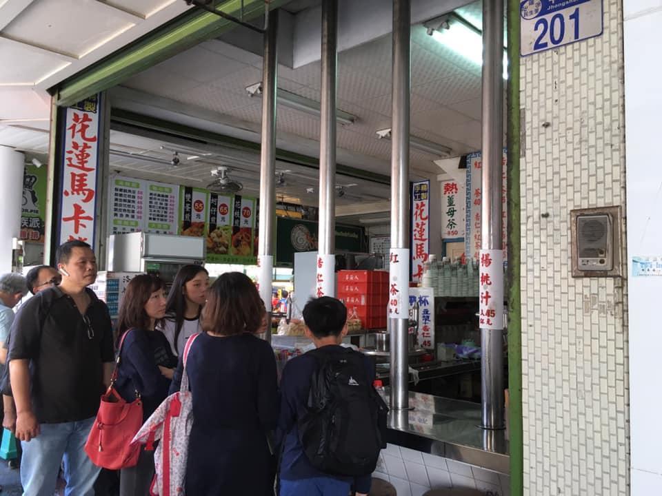 傳統老店「鋼管紅茶」遭到踢爆原料「非手工」。（翻攝臉書）