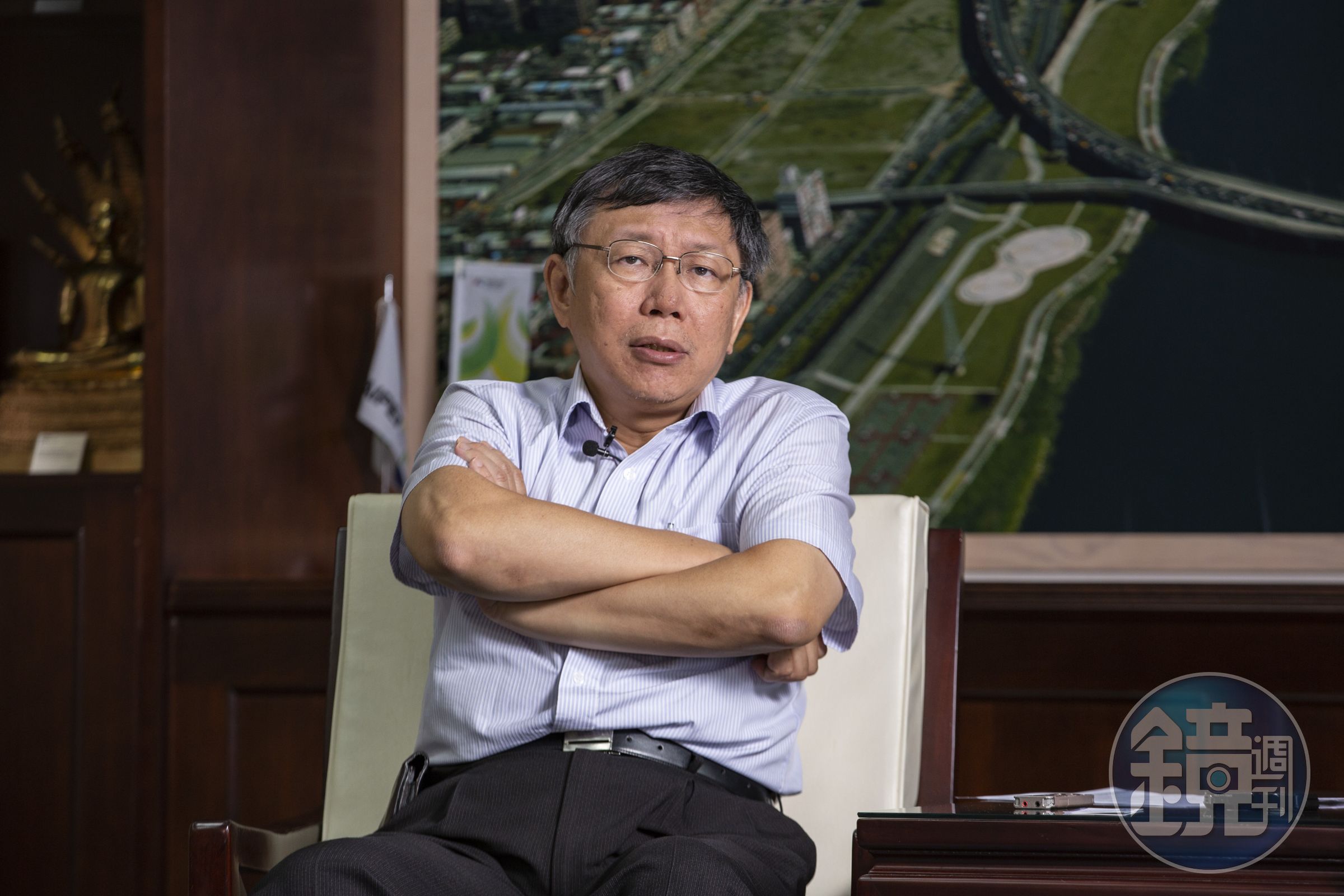 針對蒙面一事，柯文哲挺下屬稱他主張依法行政，認為警政署應出面說明。