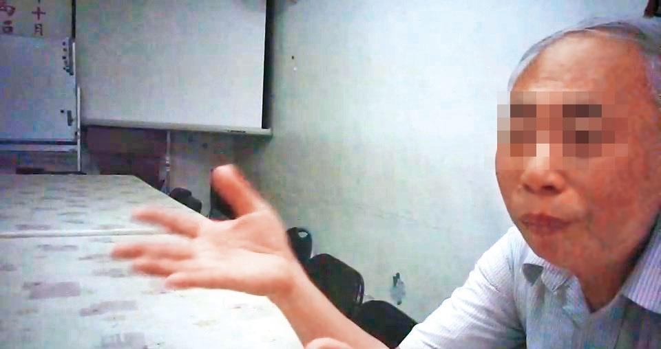 面對家長質疑,余姓長老都以「不小心碰到」「沒對小孩做什麼」回應。(讀者提供)