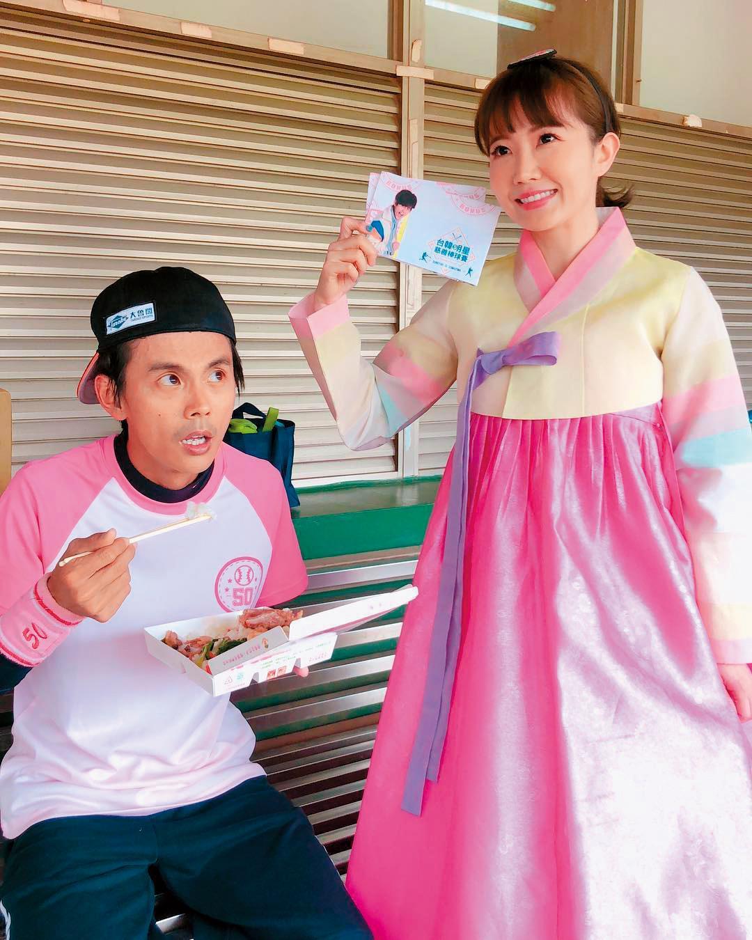 被拍到跨越「友誼那條線」，謝忻（右）和阿翔遭到外界撻伐，謝忻還痛失《綜藝大集合》主持工作。（翻攝自謝忻IG）