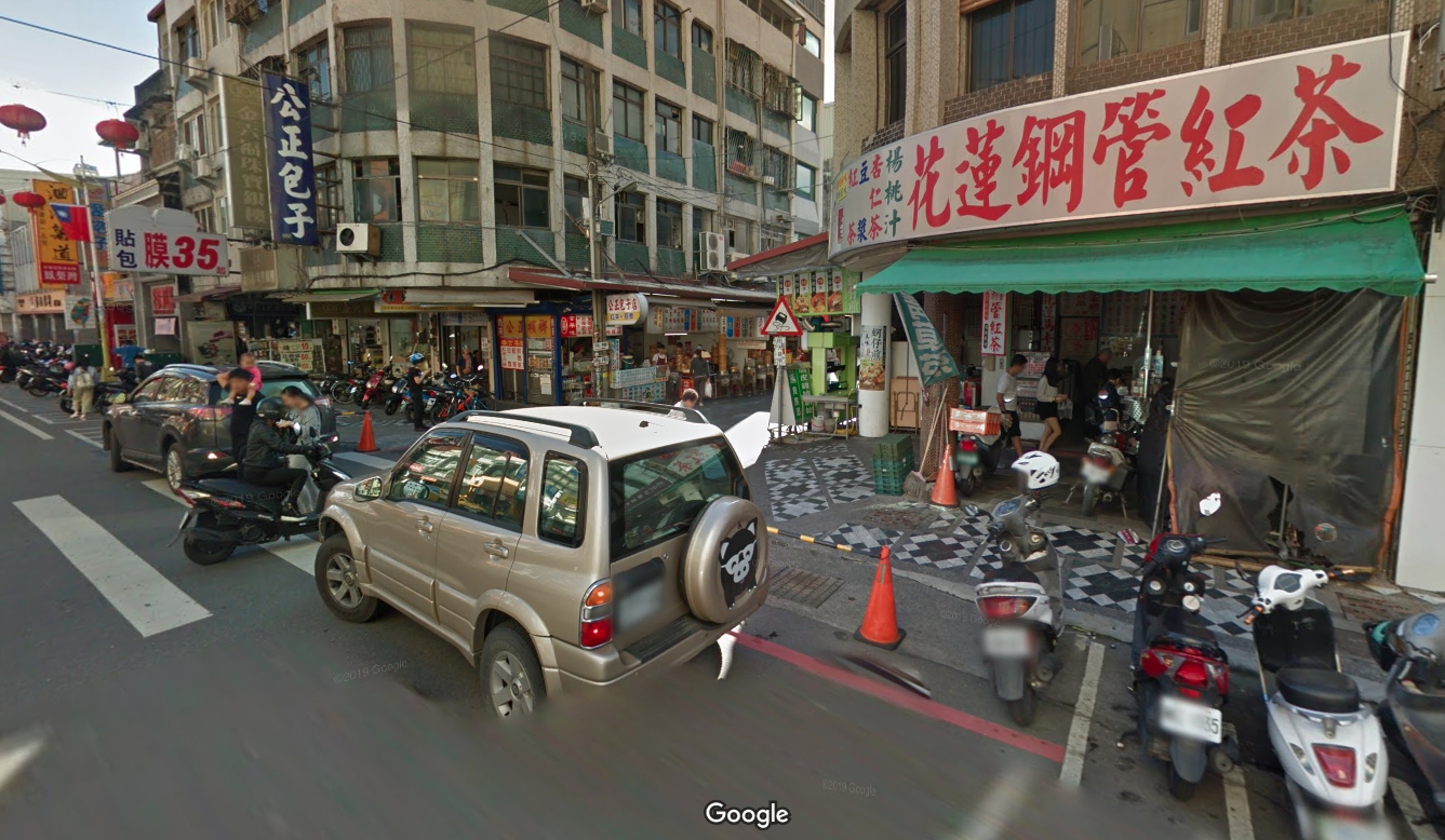 「鋼管紅茶」遭爆以罐頭花生湯充當65元的「手工花生湯」，引起許多網友不滿狂灌負評。（翻攝自google地圖）