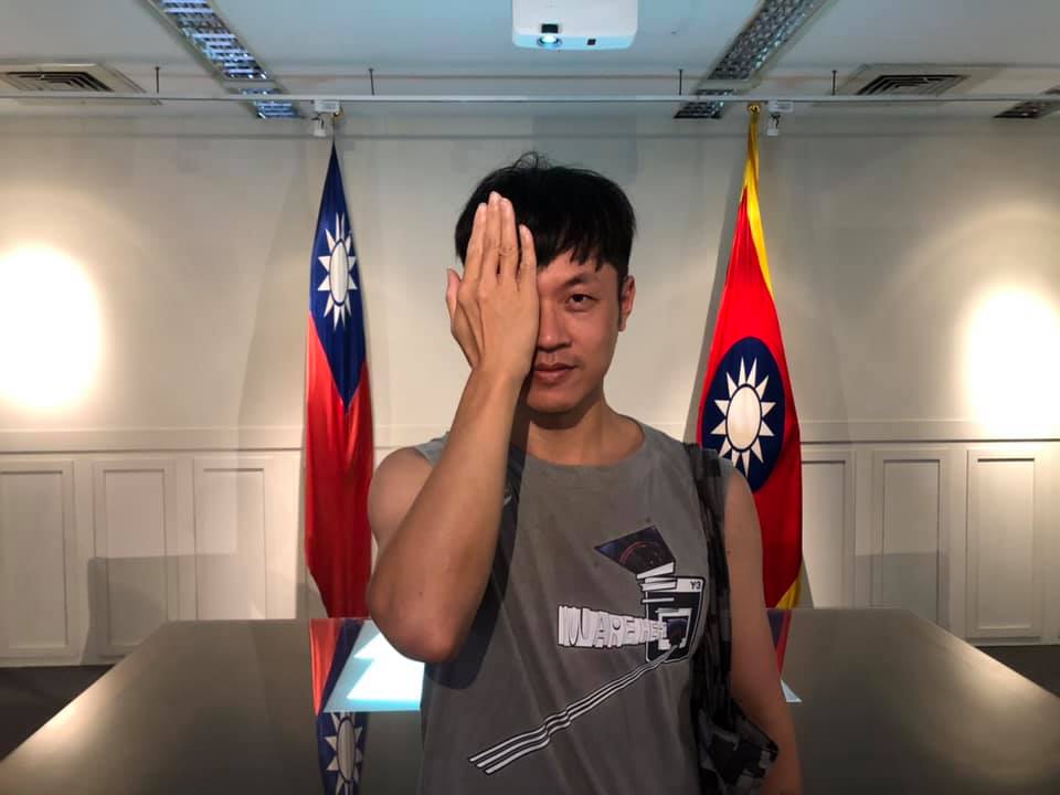 焦糖哥哥陳嘉行響應館長發起的活動，卻也感嘆他的微博早關了。（翻攝自焦糖 陳嘉行 Brother Caramel臉書）