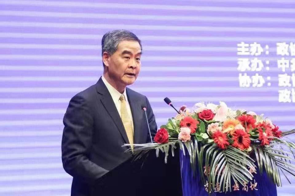 香港前特首梁振英引述壹傳媒創辦人黎智英的評論,認為是華麗轉身的收兵宣言。(翻攝自梁振英臉書)