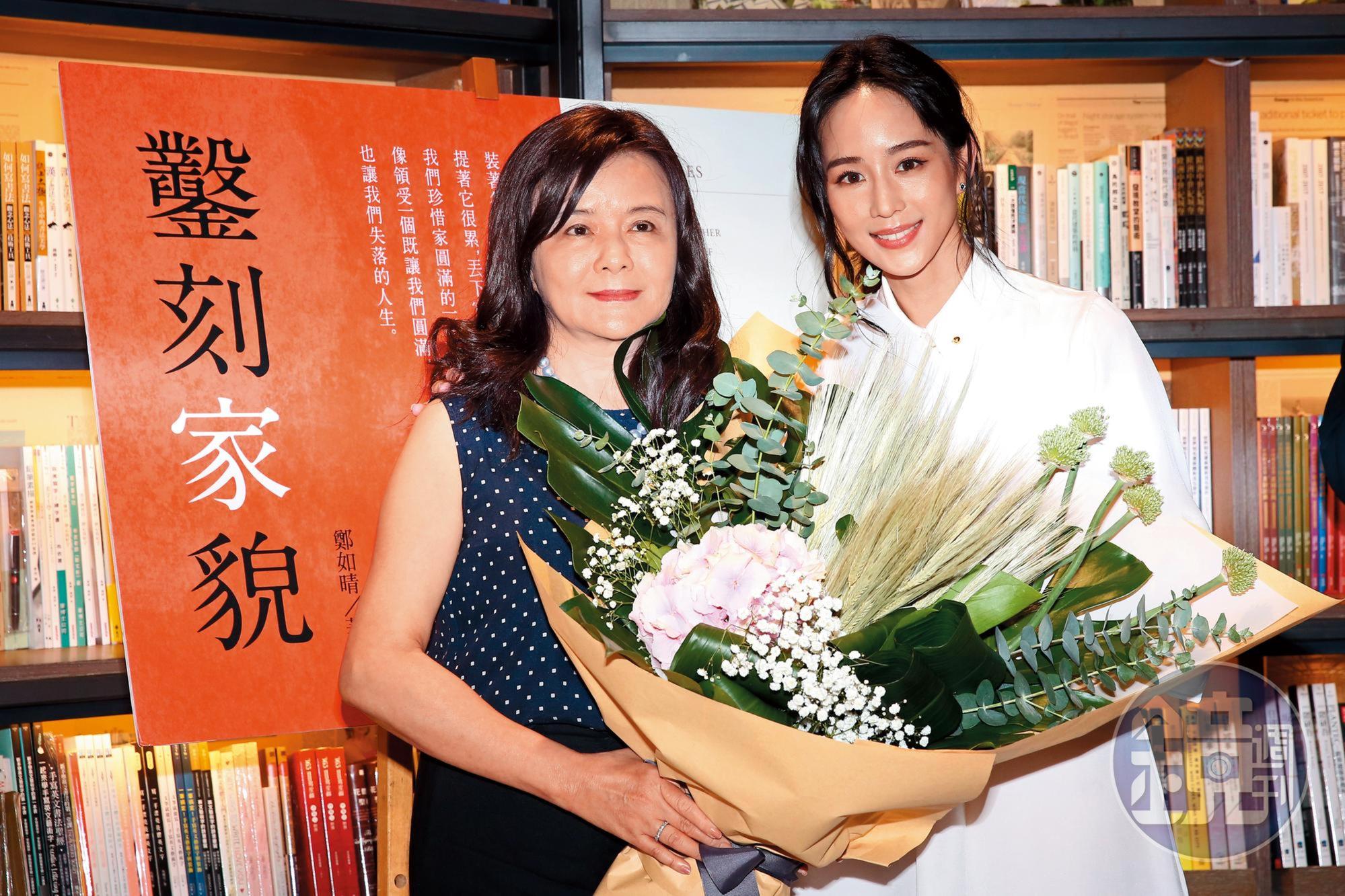張鈞甯和媽媽感情相當好,今年中還出席媽媽的新書記者會。