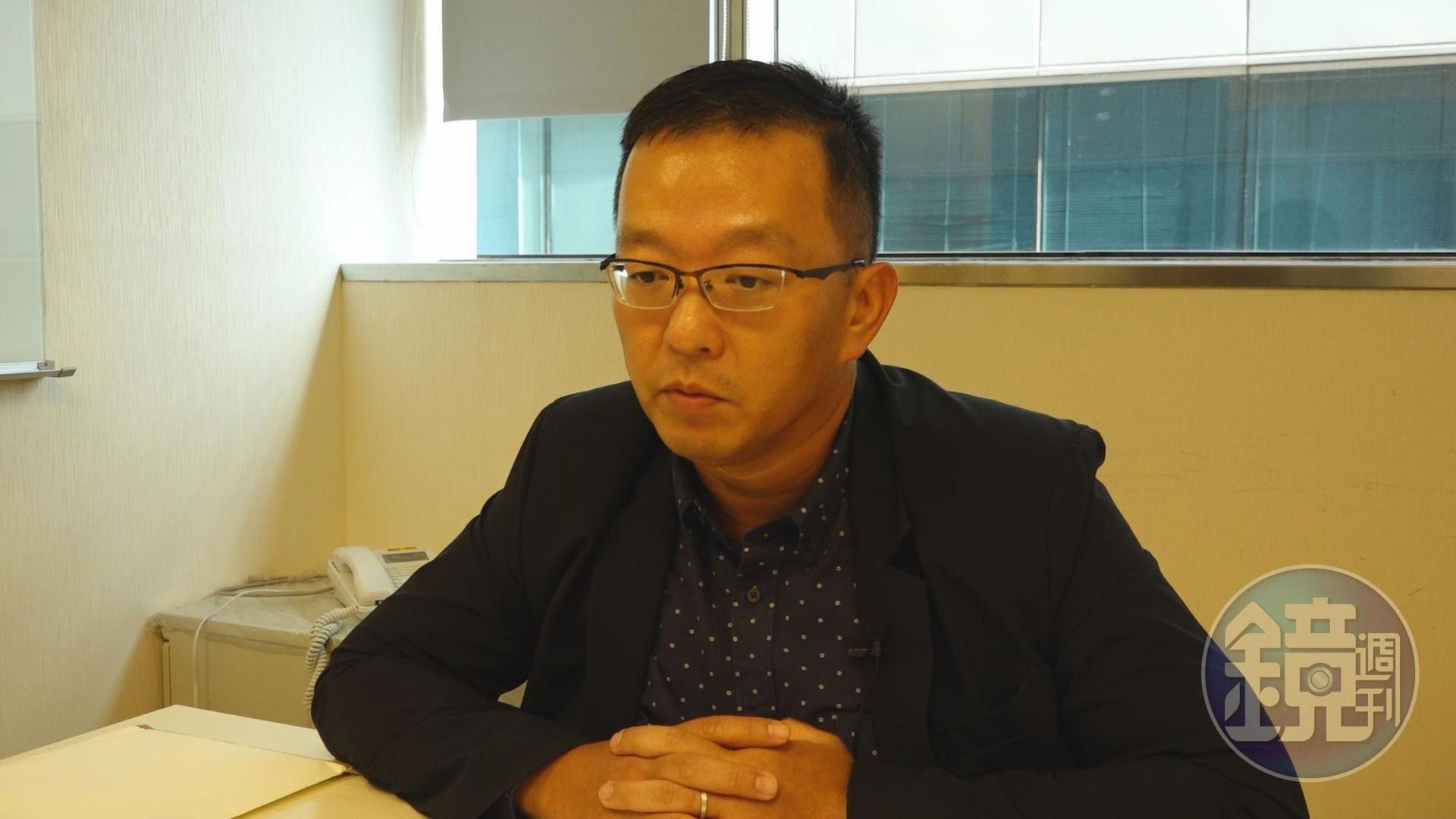 君鴻董事長張慶輝提到君鴻因捲入掏空案，偵辦期間又迅速遭法拍，深感憤怒無奈。