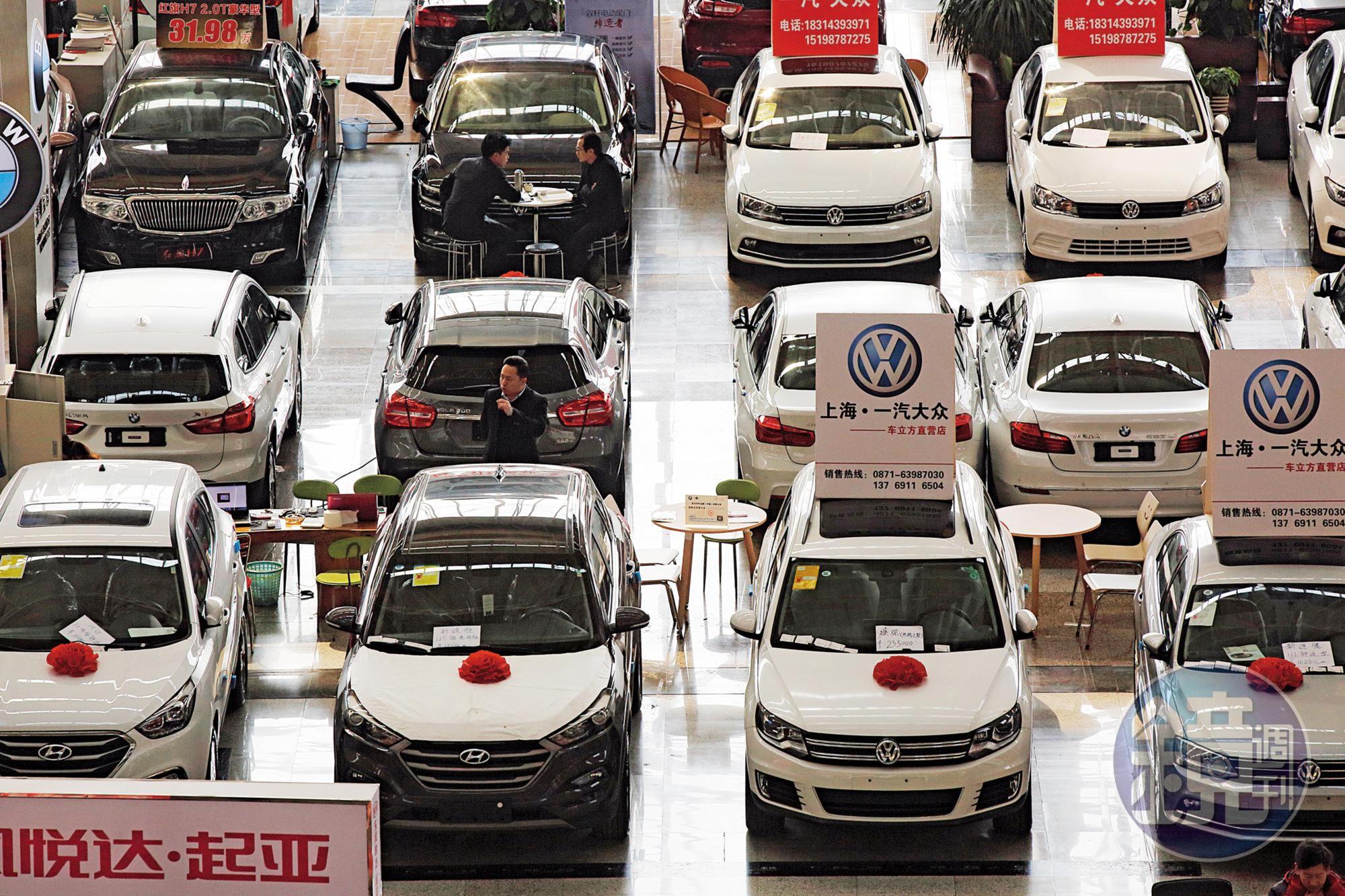 中國汽車市場連續14個月衰退，今年前8個月累計汽車銷量只有1610萬輛。