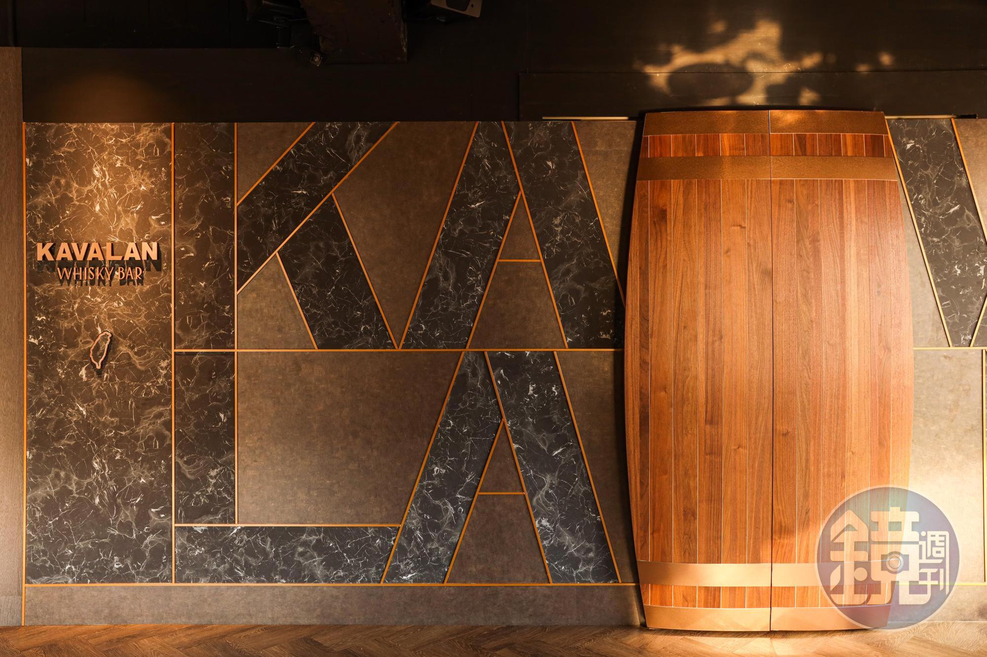 「噶瑪蘭威士忌酒吧KAVALAN WHISKY BAR」藏在「柏克金燒肉屋」裡。