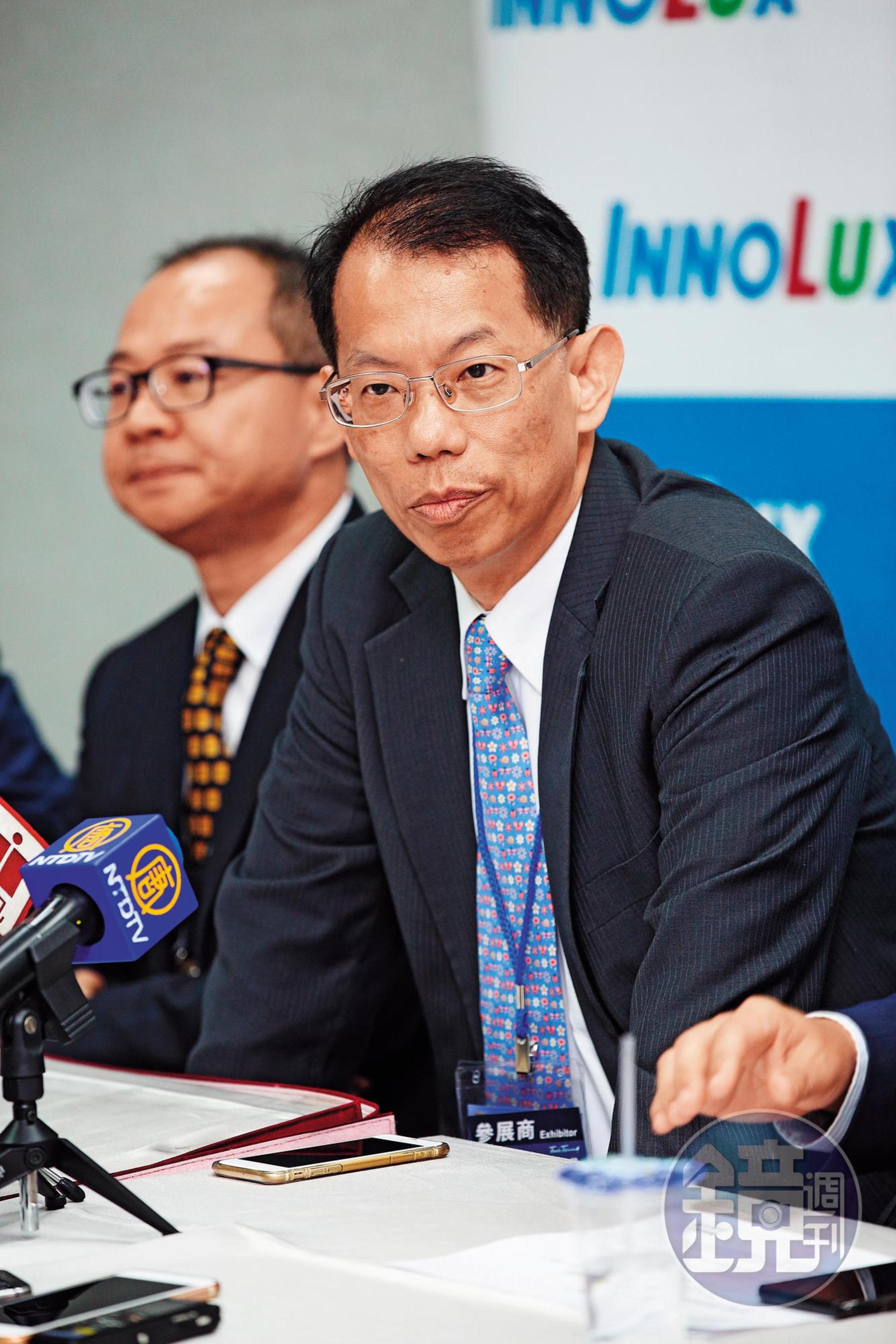 群創前董事長王志超6月賣股逾半,導致董事職務遭解任。