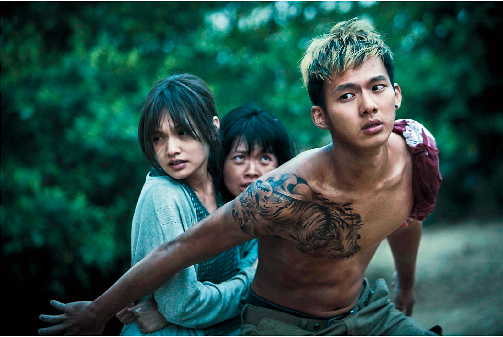 吳念軒（右）在《紅衣小女孩2》裡扮演「虎爺」，出色的演出不僅助他人氣飆漲，也入圍當屆金馬獎最佳新演員。