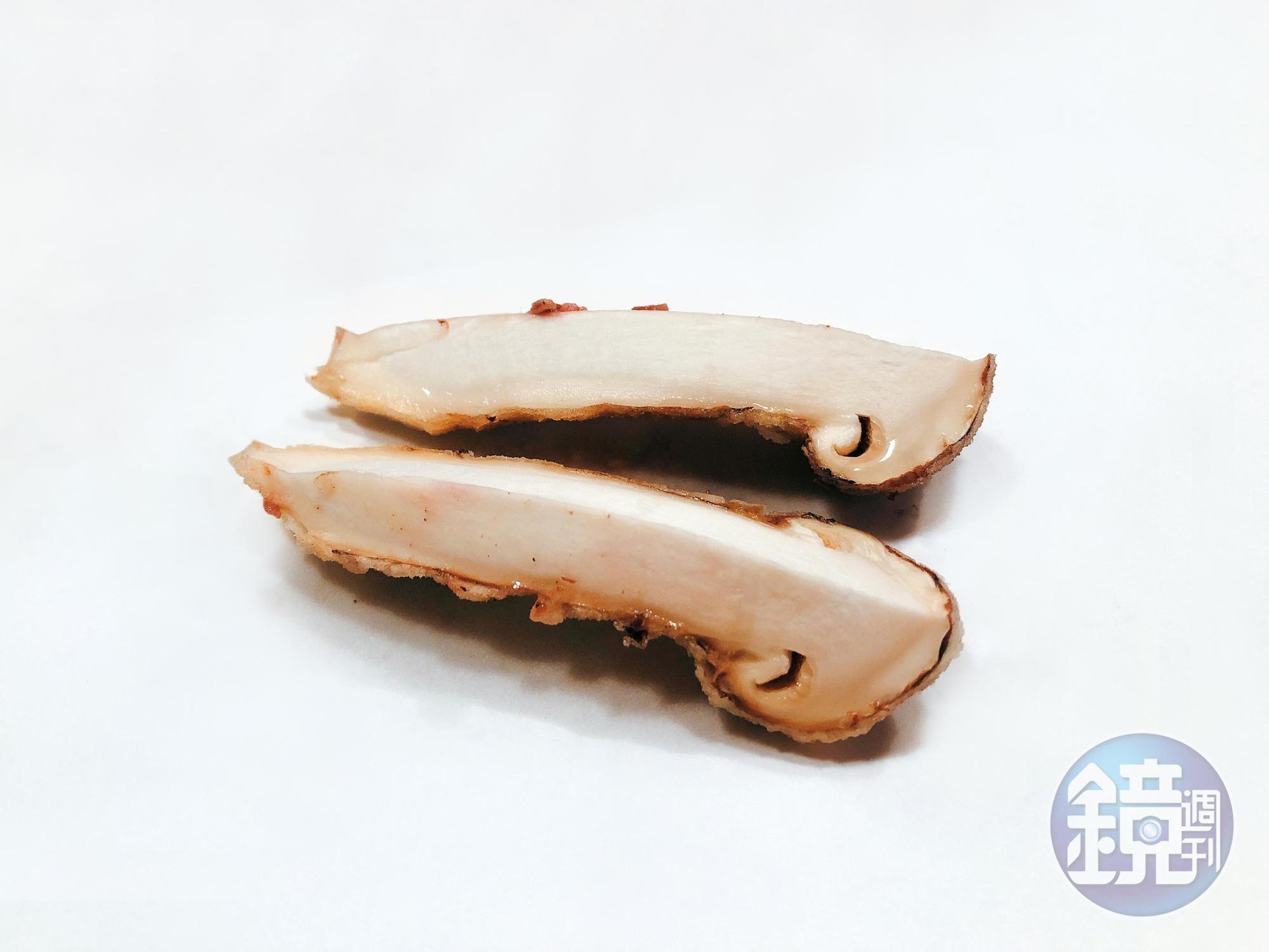 略裹上一層麵衣的松茸，吃的是原味。