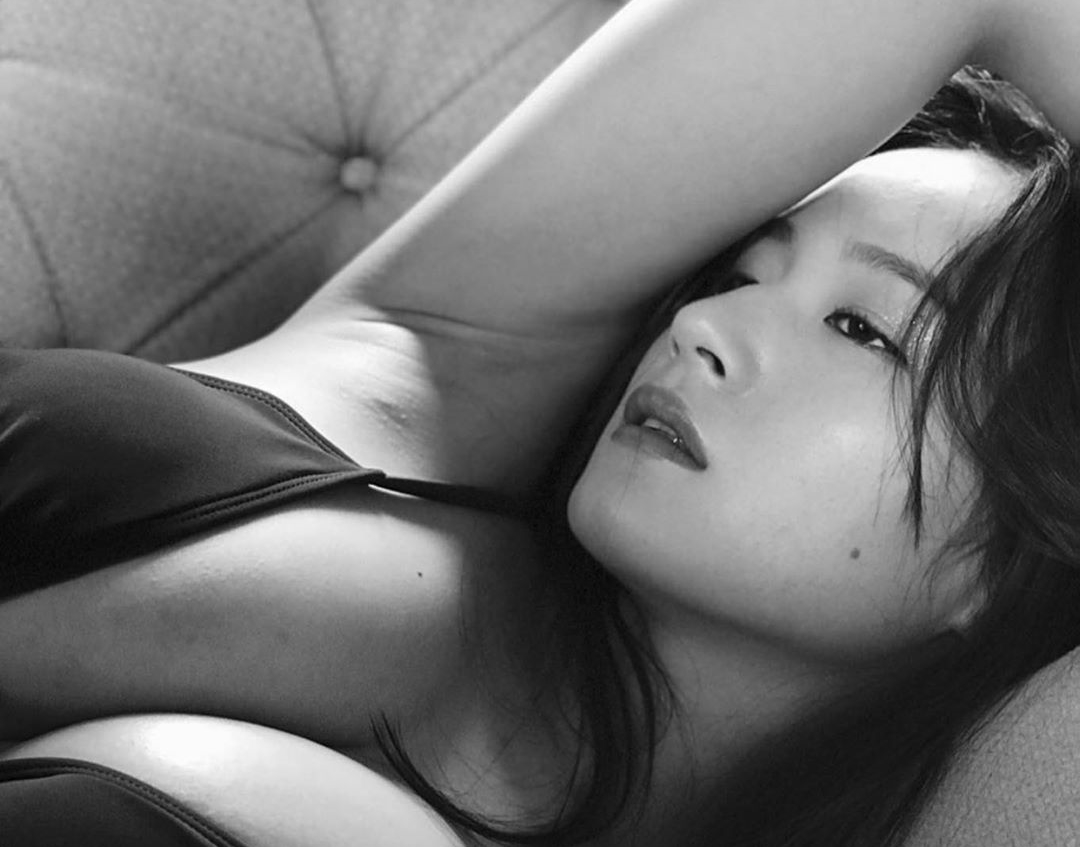 寫真女星清瀬汐希被封為「 G CUP 新垣結衣」，但真實模樣很詐欺。（翻攝自清瀬汐希IG）