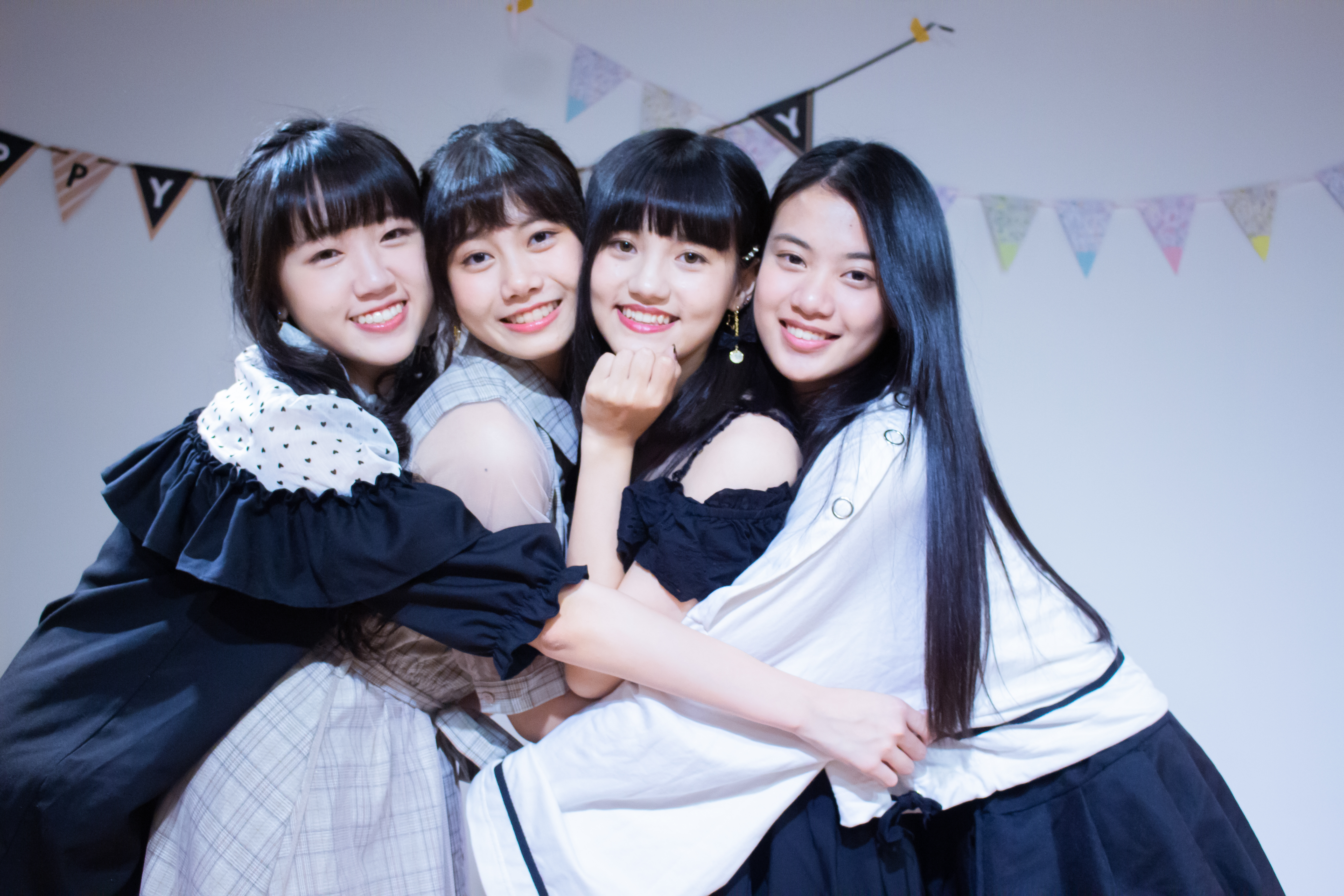 AKB48 Team TP李佳俐(左起)、蔡亞恩、柏靈及高云珏在生日會上與粉絲互動。(好言娛樂提供)