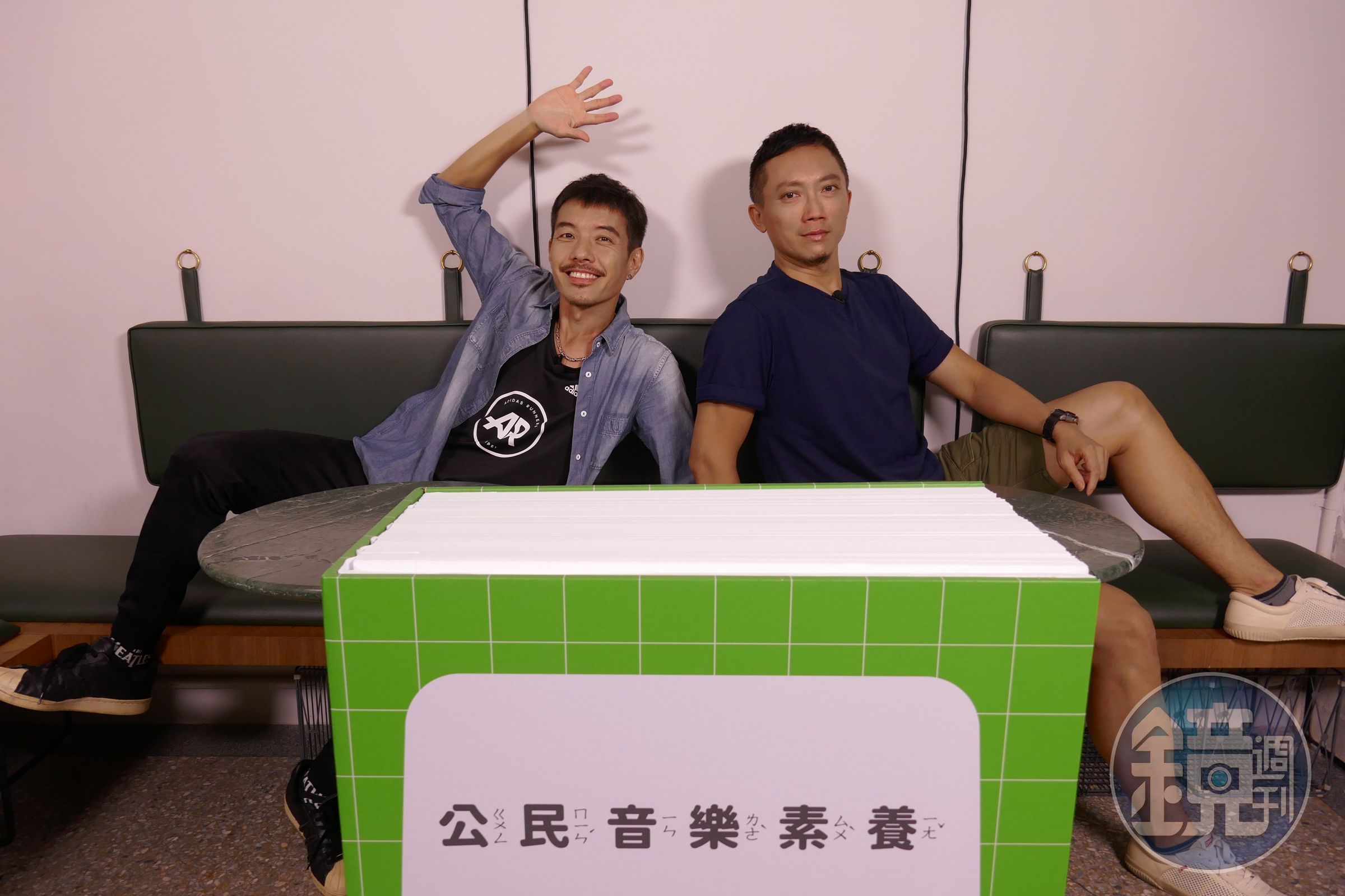 四分衛主唱阿山日前接受網路節目「留級玩家」訪問，與主持人小樹大談被男同志告白。（新視紀整合行銷提供）