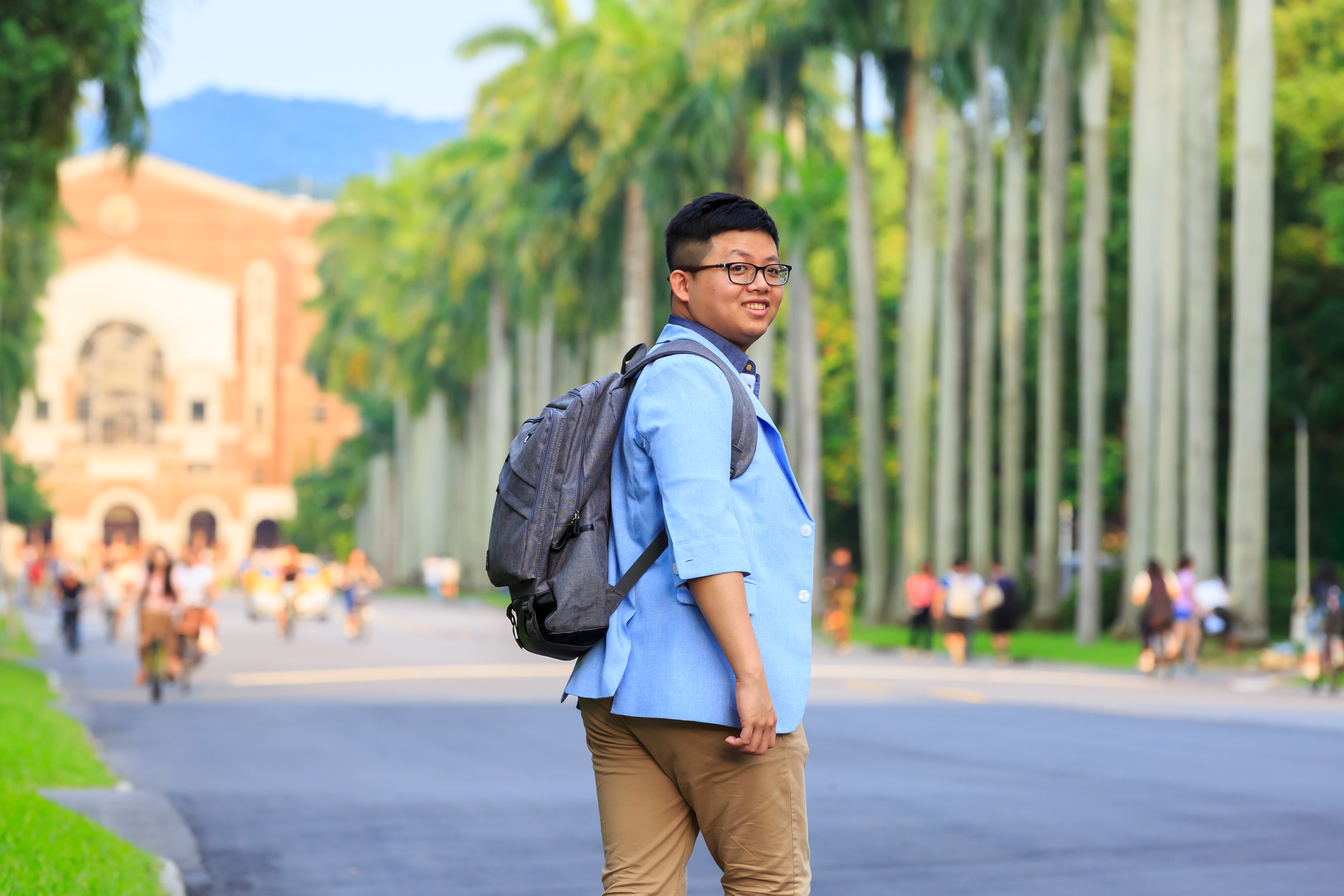 走出台大校園，丹尼爾放棄補習班老師、工程師的出路，選擇鑽研投資。