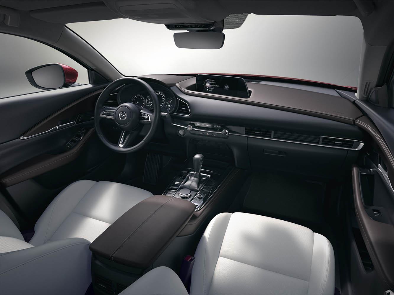內裝舖陳與MAZDA3等車款並沒有太大的差異。