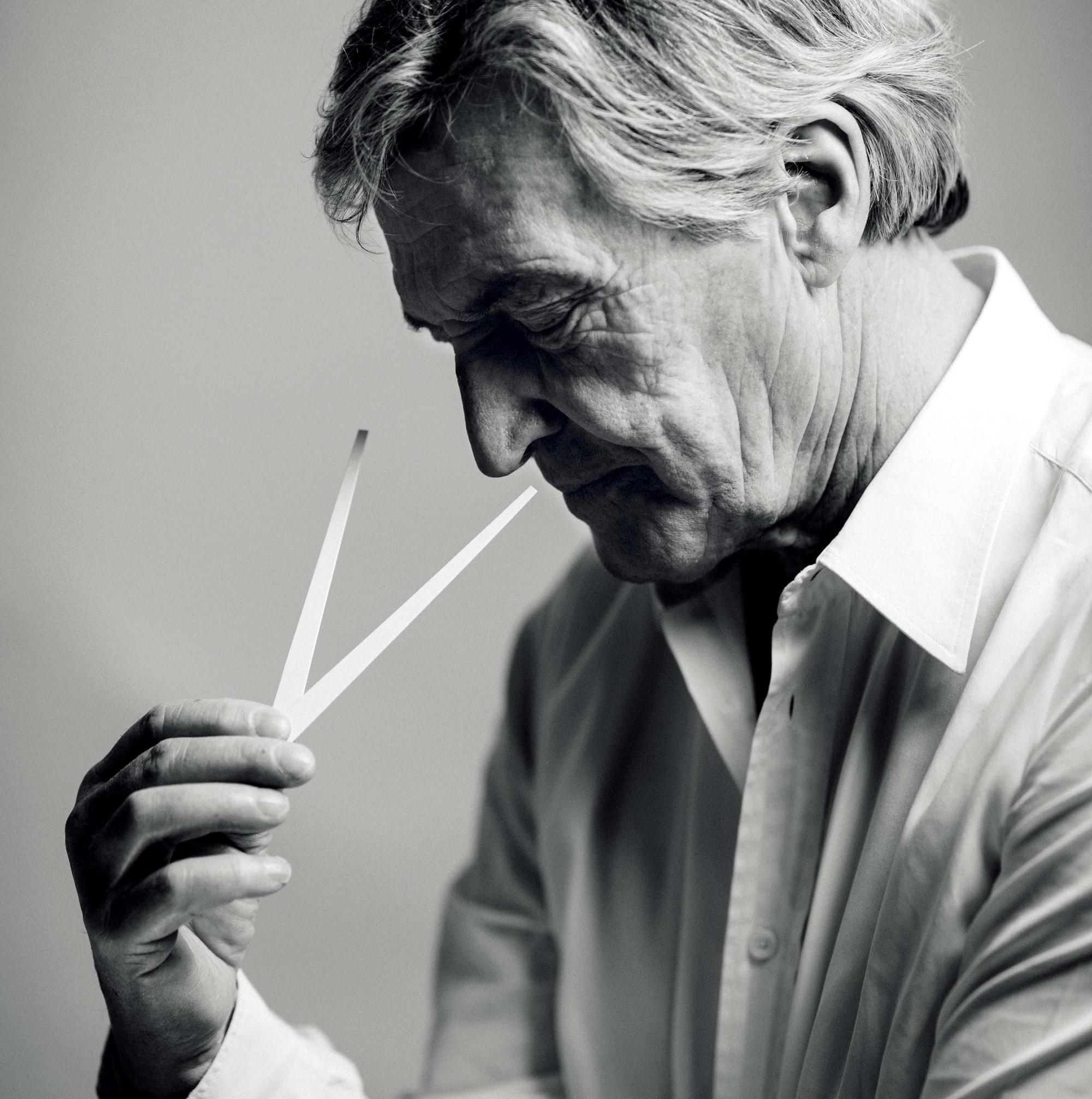 Jean-Claude Ellena是世界最佳調香師之一,卸下愛馬仕專屬調香師一職後,現為洛蔻芳香氛創意總監。