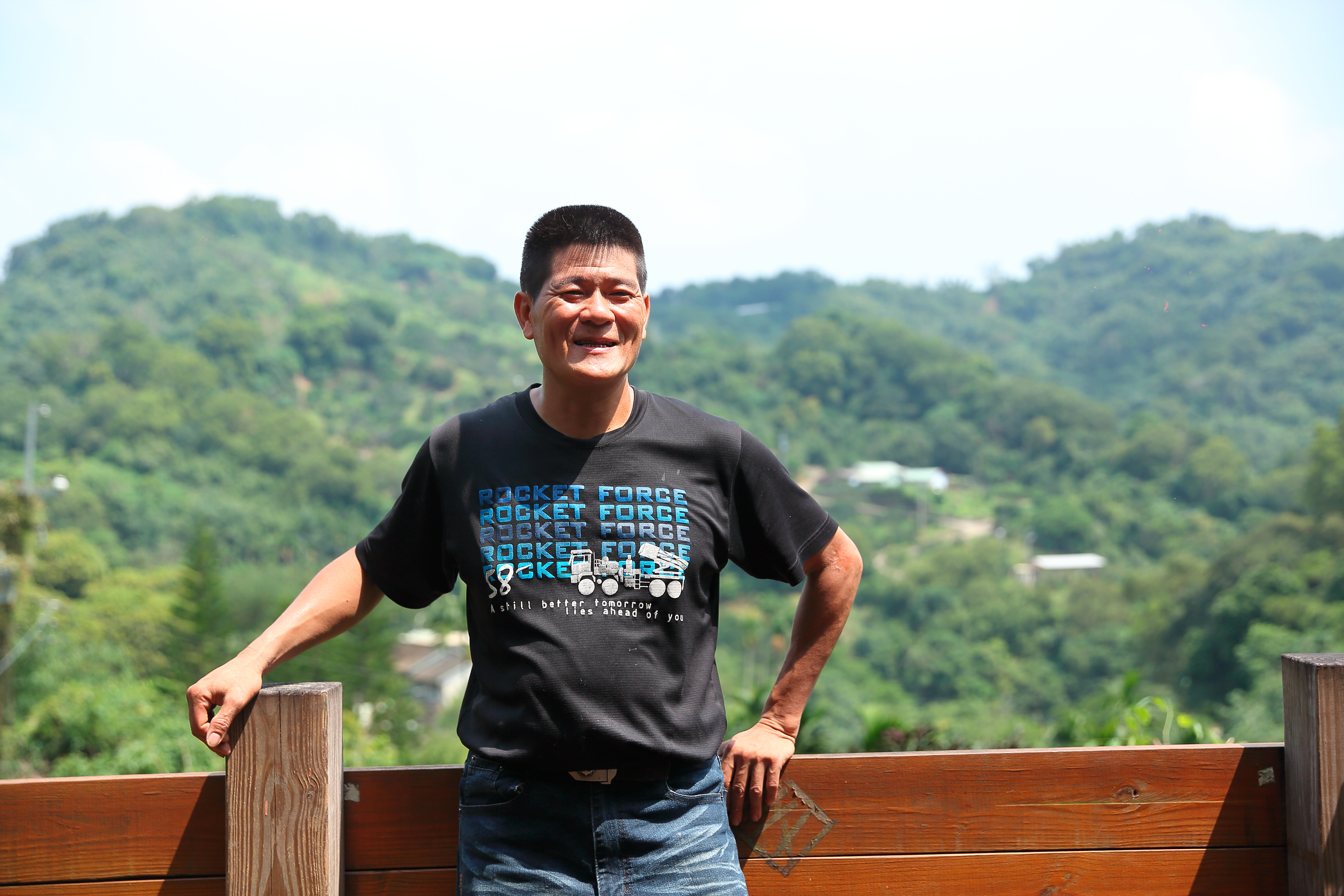 看過媽媽傷心對警察下跪淚求放過自己，林堃榤不再逞凶鬥狠動刀槍。