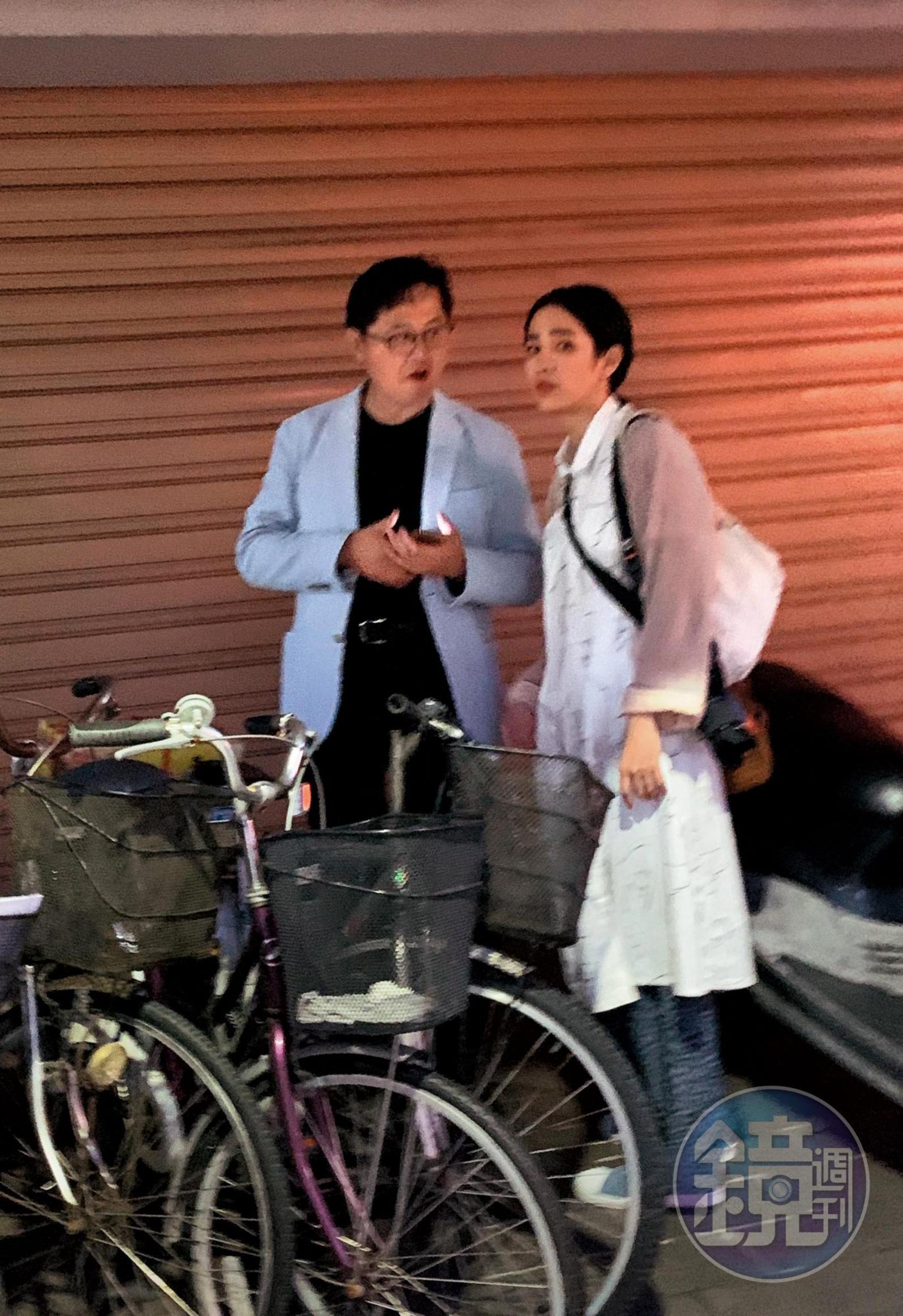 原來温貞菱等的人不是男友黃河,而是童子賢,兩人在樓下咬耳朵後,就一同進入女生家。