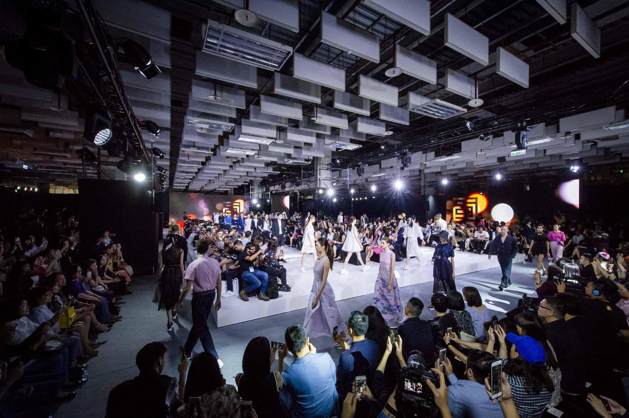 夏姿作為2019台北時裝週首登場的主題秀品牌，昨（7日）晚間場面盛大熱鬧開秀。（夏姿提供）